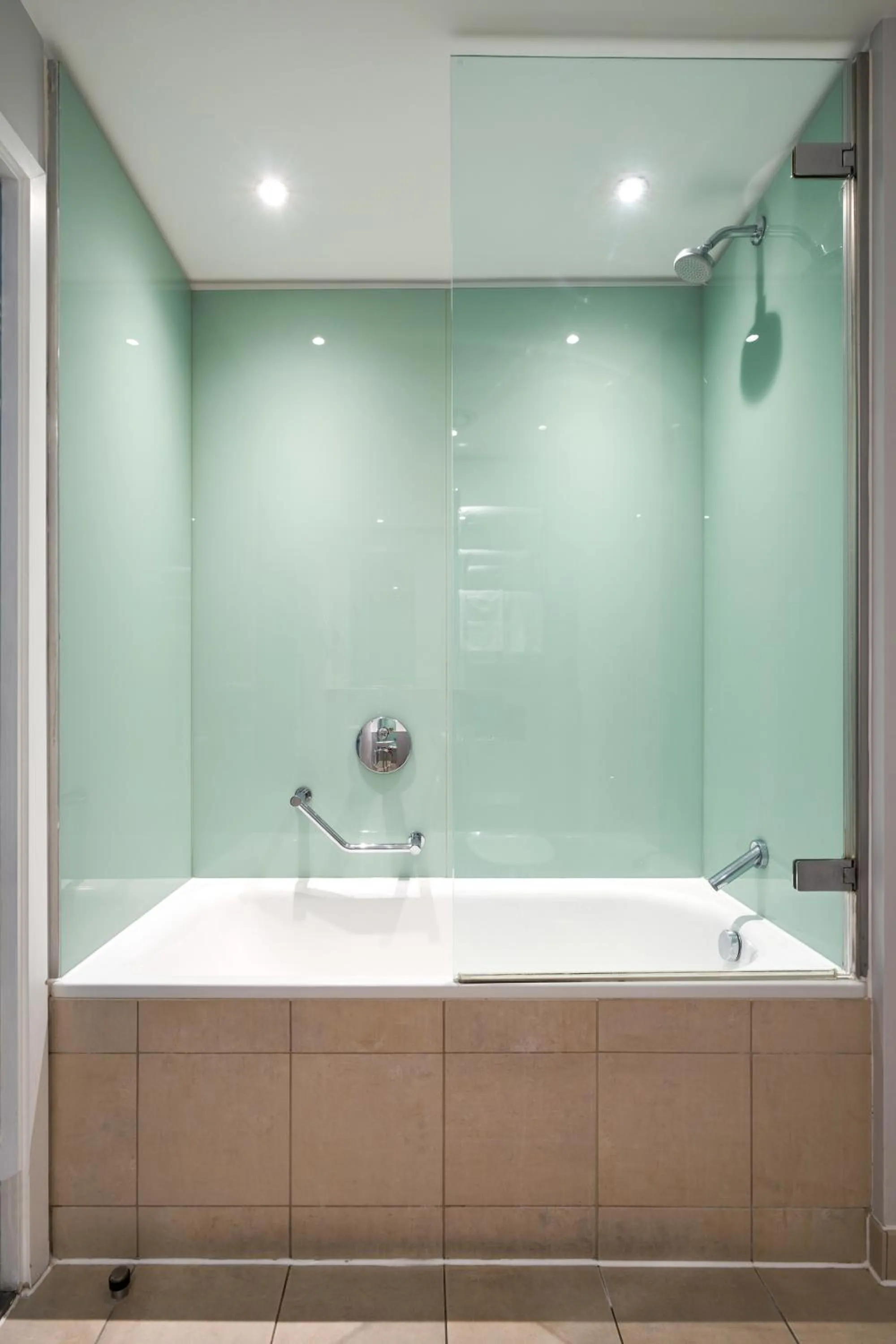 Bathroom in Thistle London Park Lane