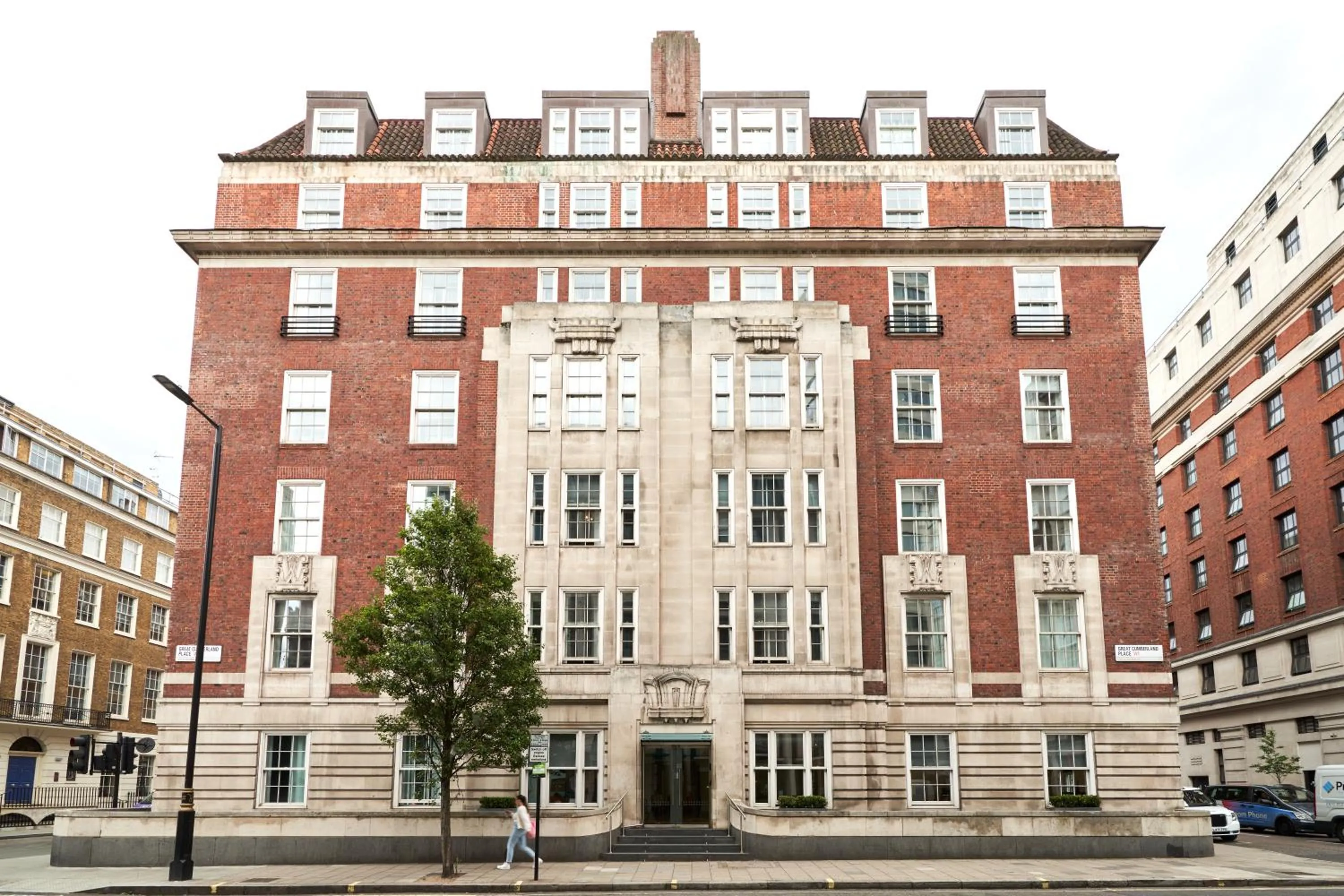 Property building in Thistle London Park Lane