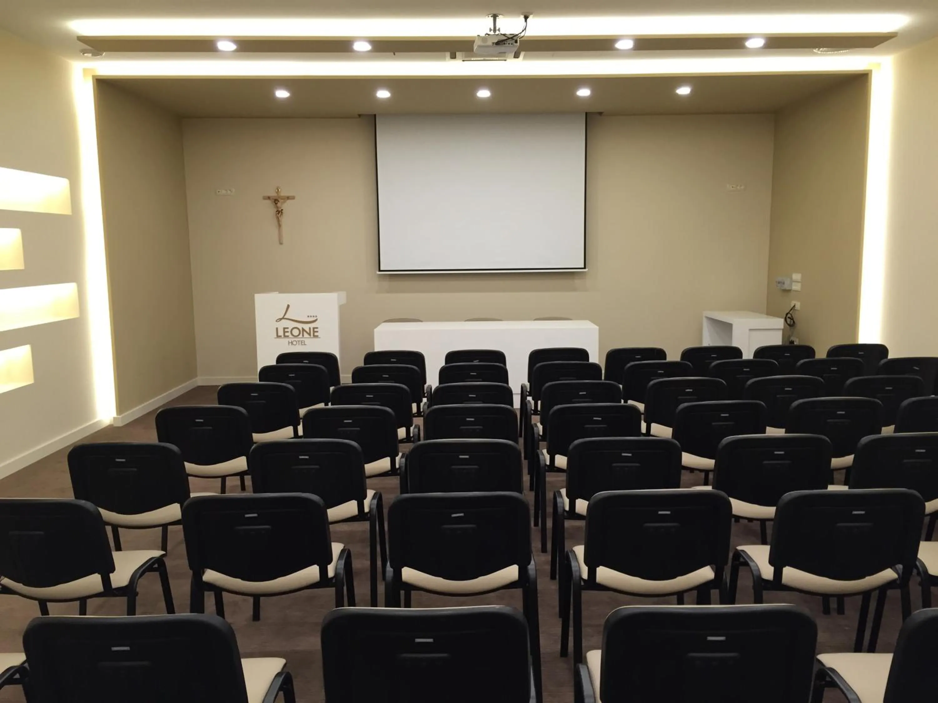 Business facilities in Hotel Leone