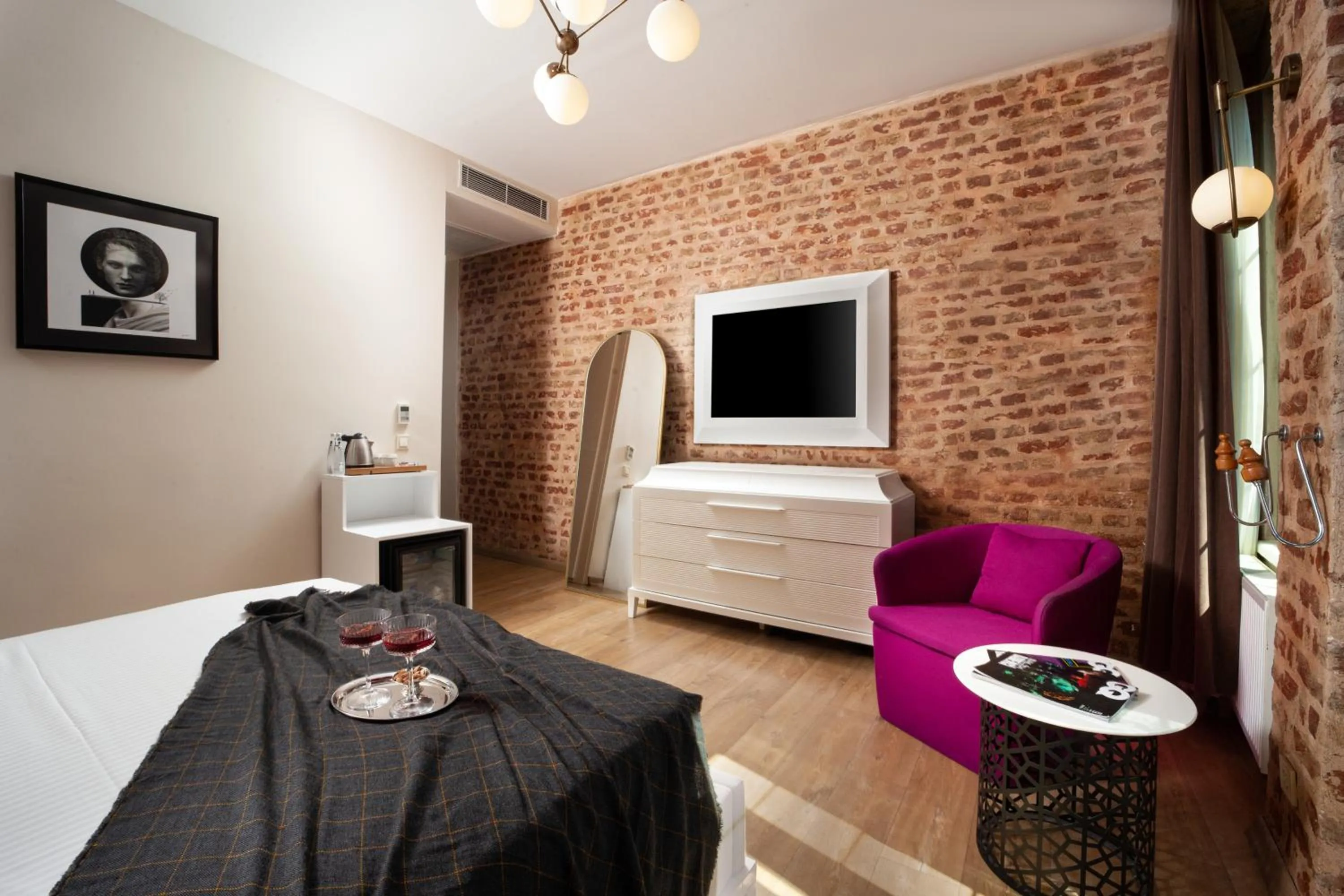 Photo of the whole room in Nine Istanbul Hotel