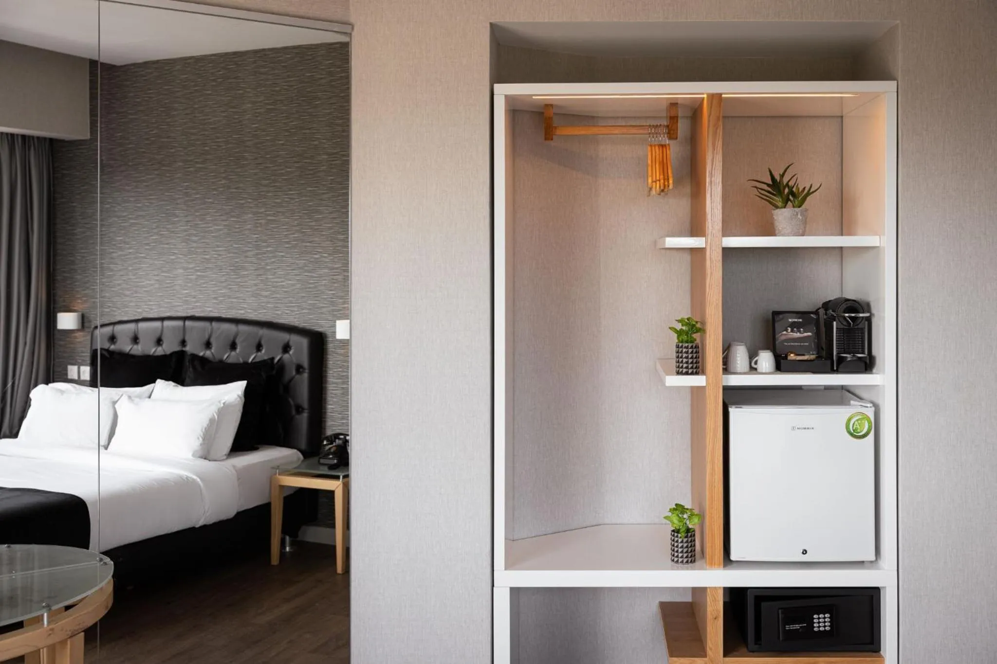 Bed in Kreoli Suites Glyfada