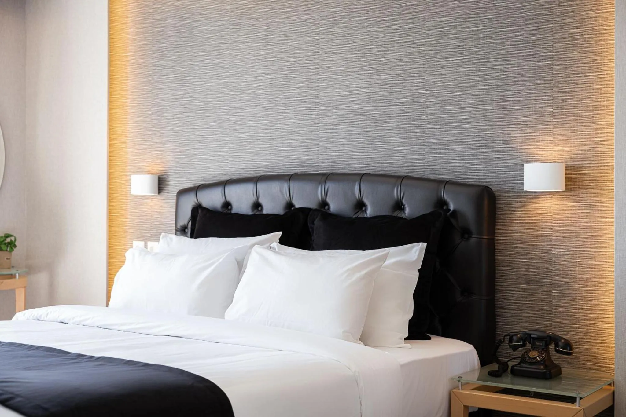 Bed in Kreoli Suites Glyfada