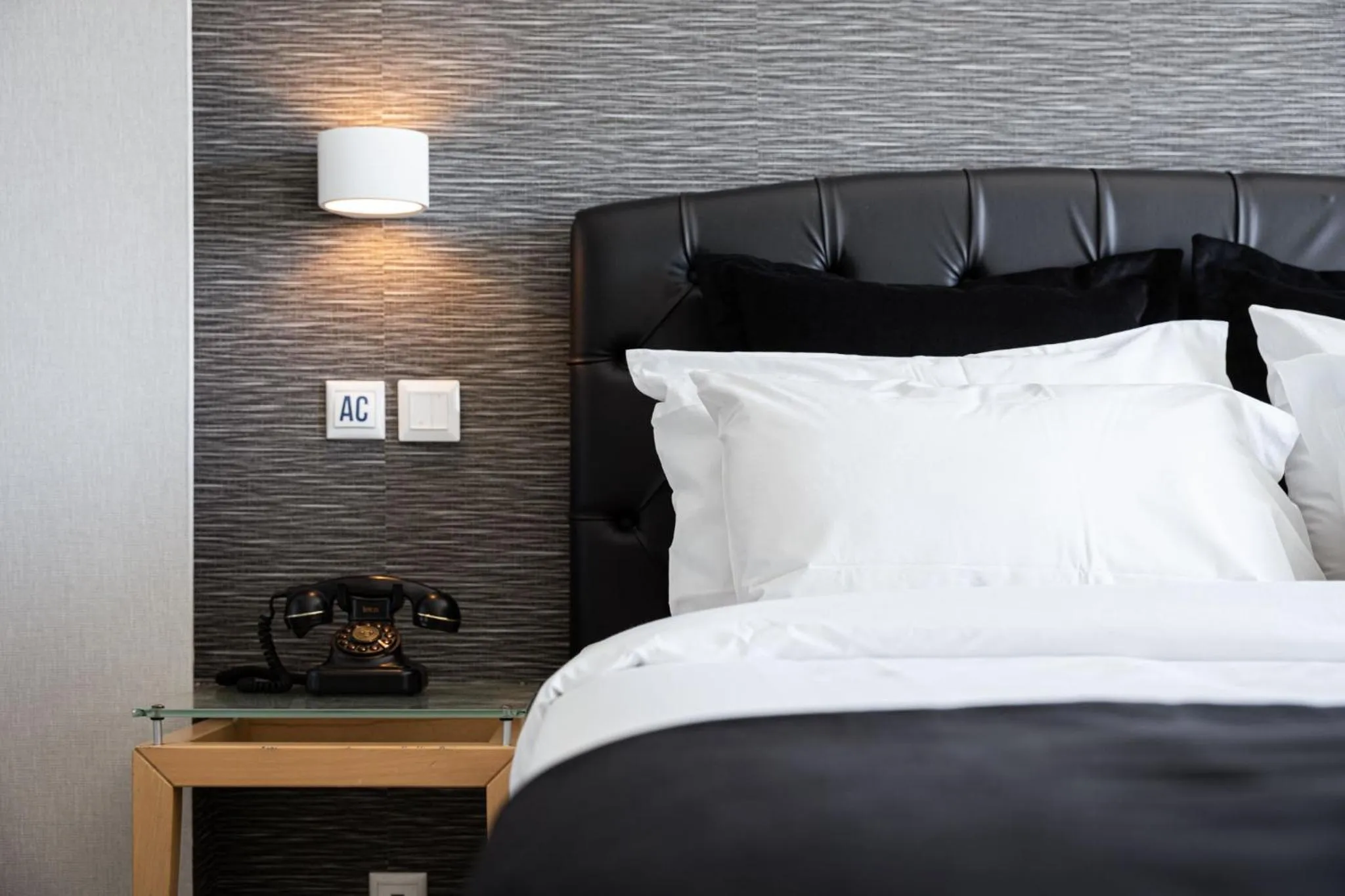 Bed in Kreoli Suites Glyfada