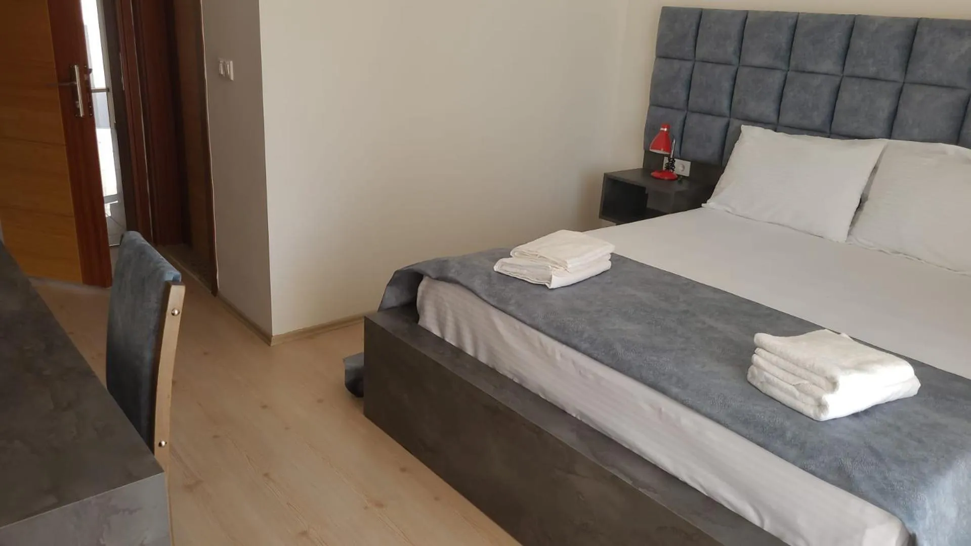 Photo of the whole room, Bed in Sirin Residence