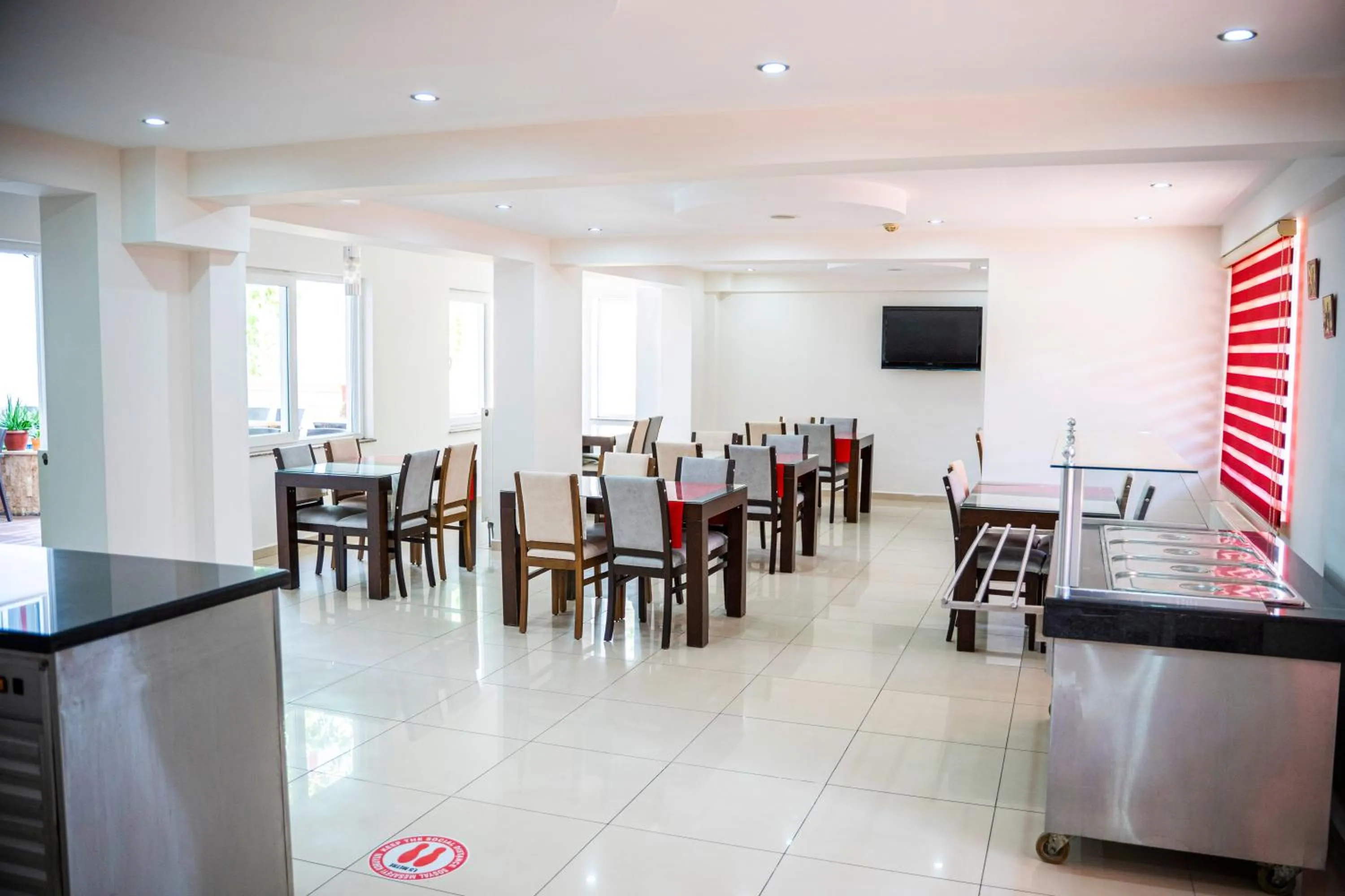 Restaurant/places to eat in Sirin Residence