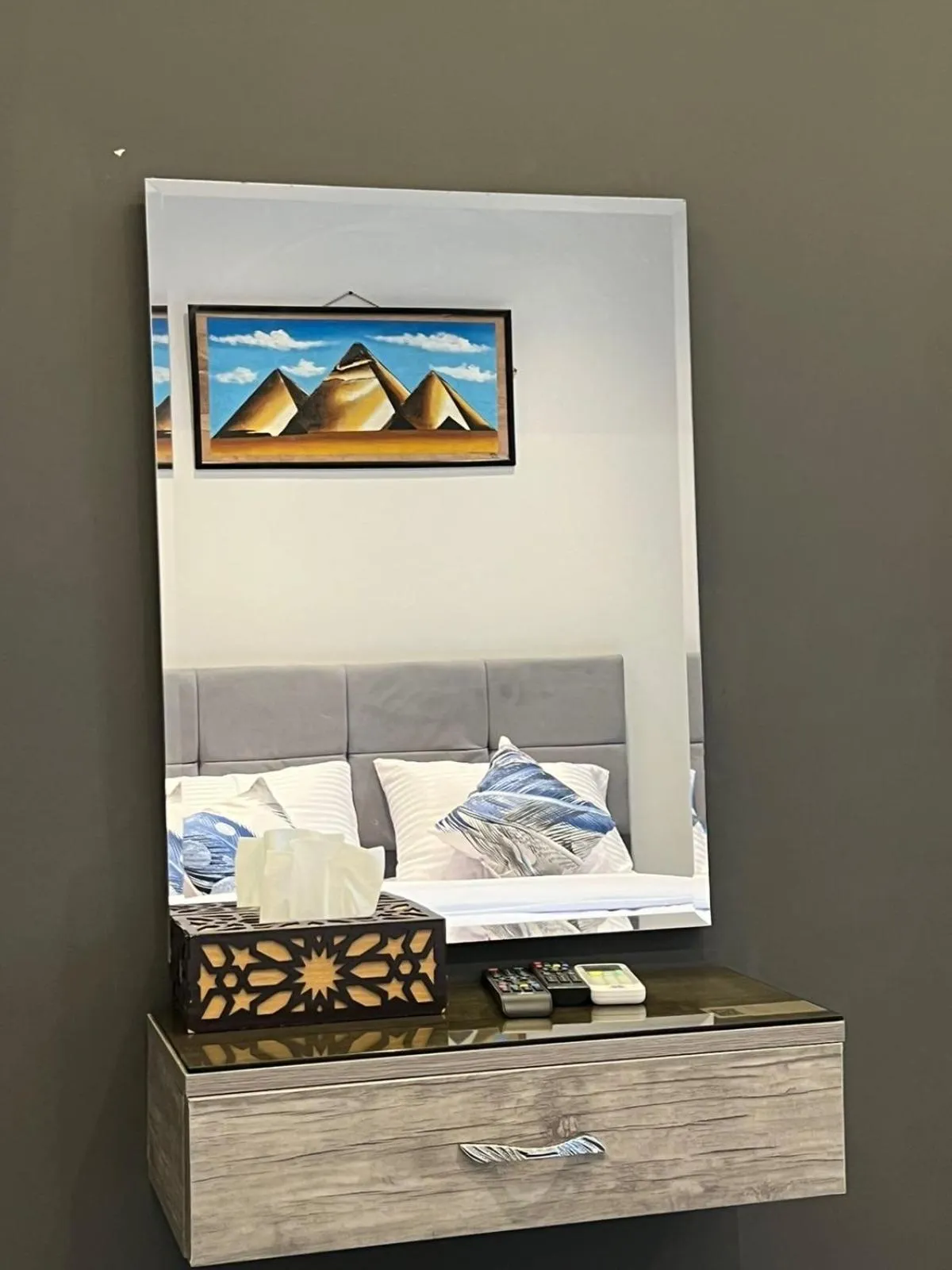 pyramids grand museum inn