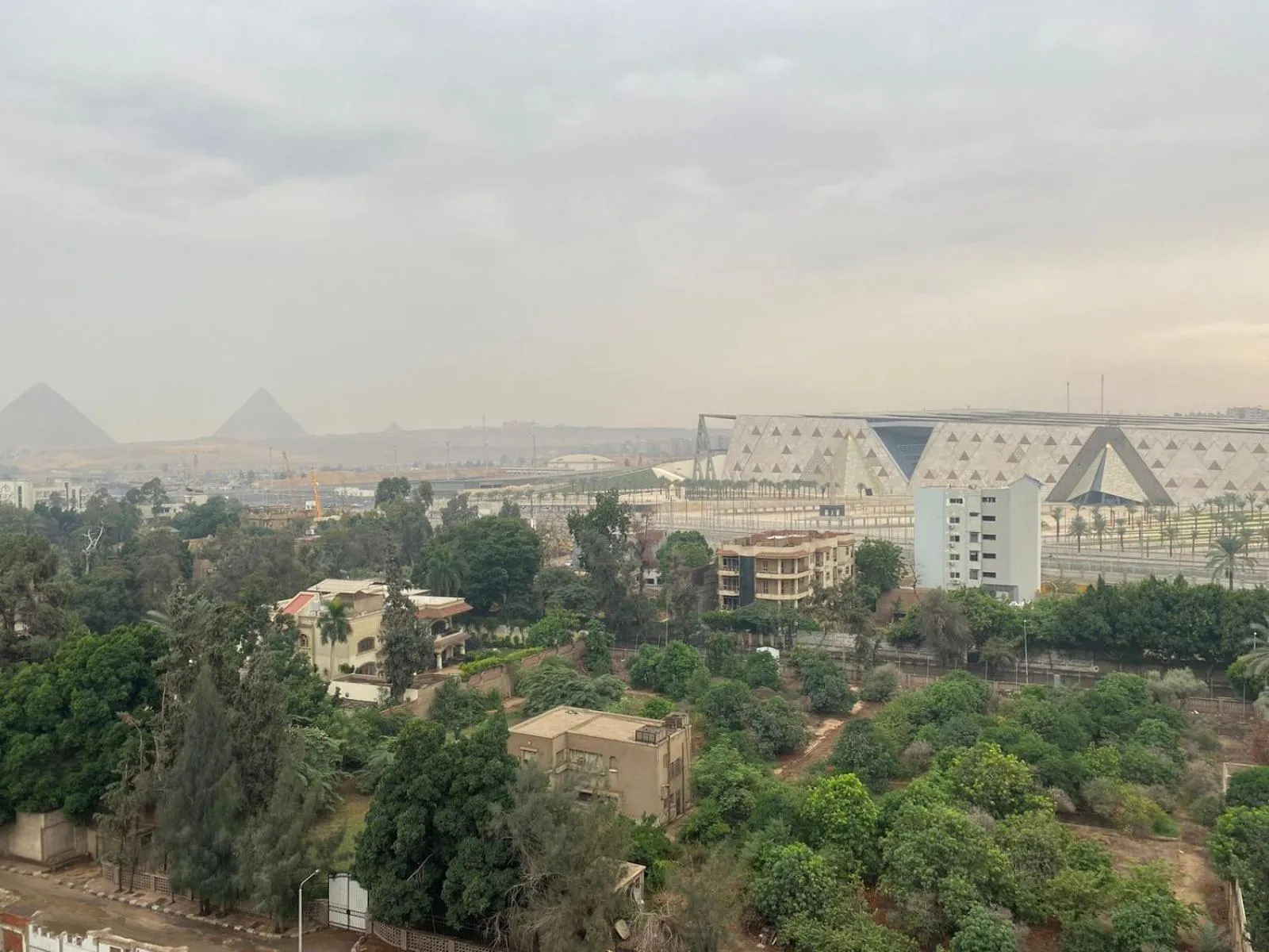 pyramids grand museum inn