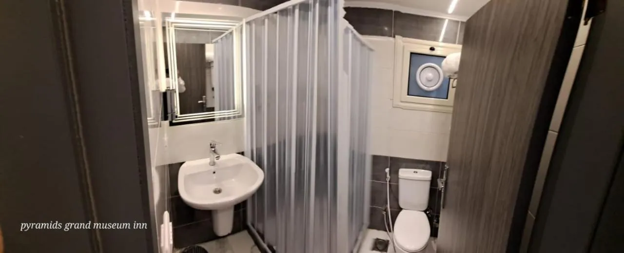 pyramids grand museum inn