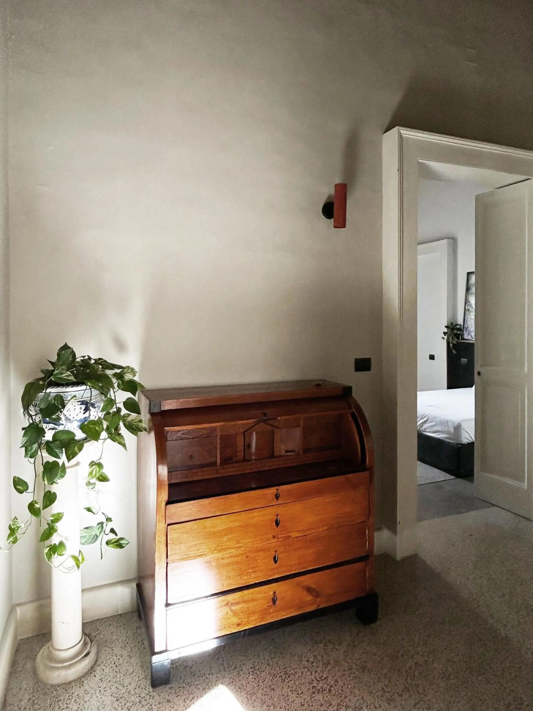 hair dresser, Bed in Roiss Haus Suites