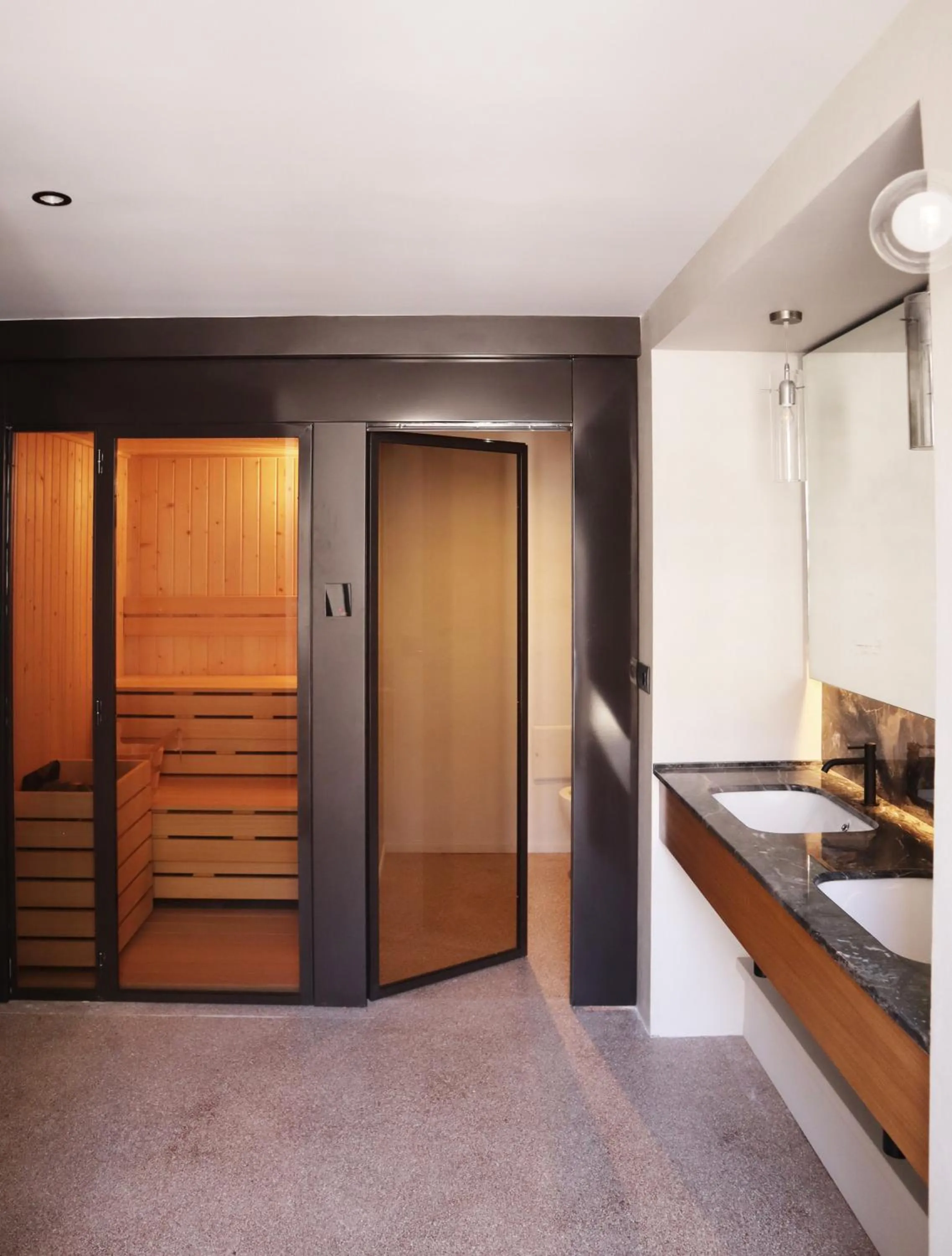 Sauna in Roiss Haus Suites