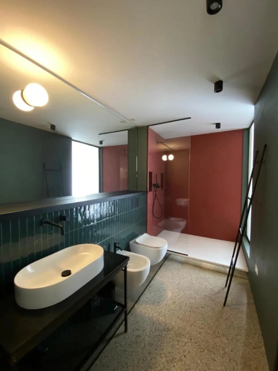 Bathroom, Bed in Roiss Haus Suites