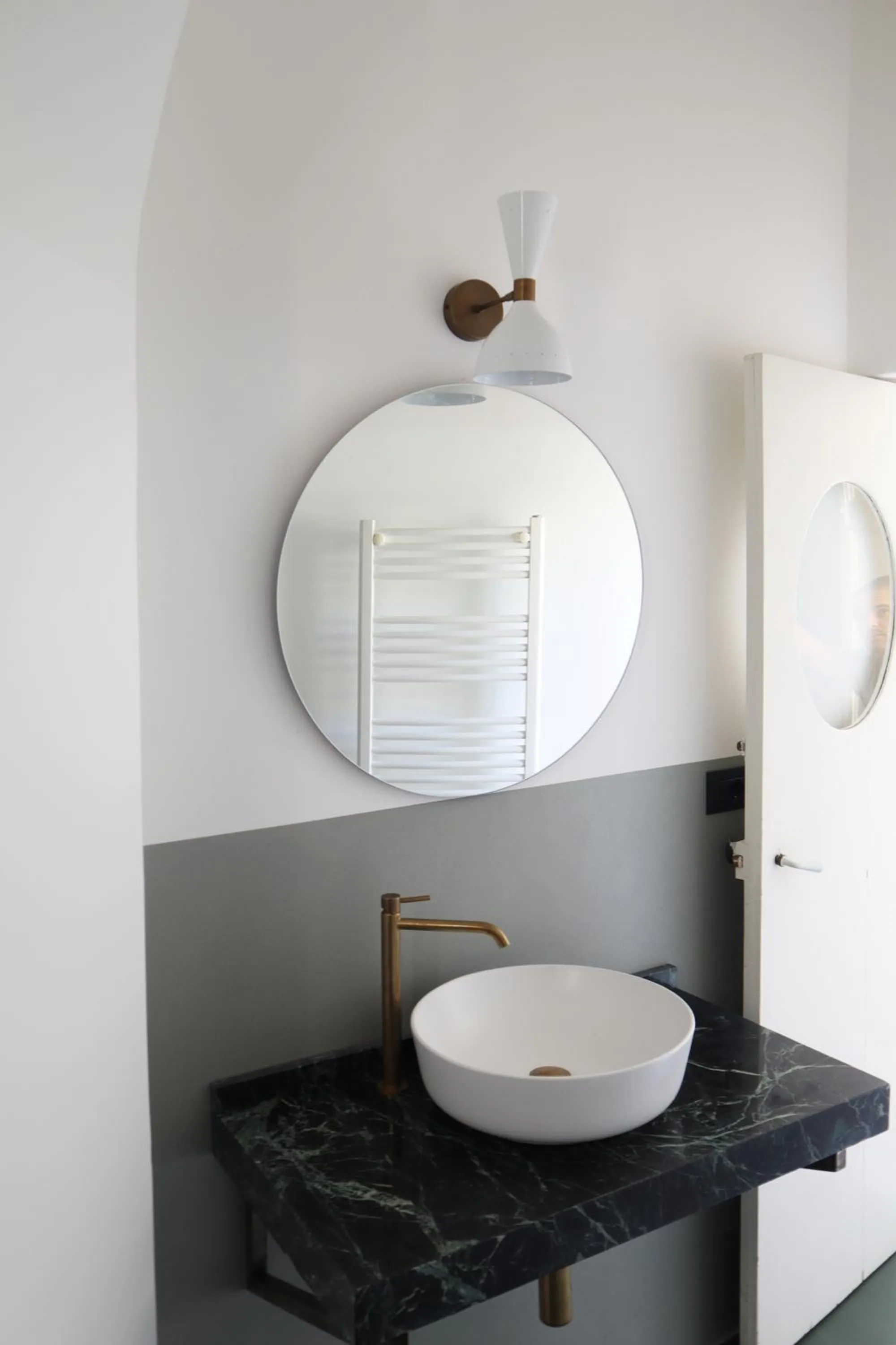 Bathroom in Roiss Haus Suites