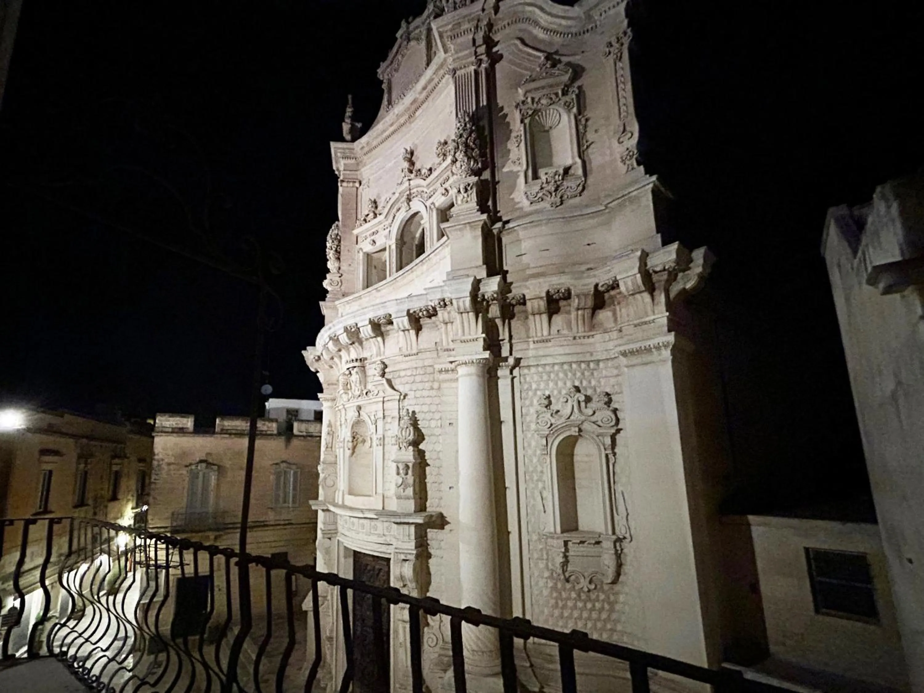 Night in Roiss Haus Suites