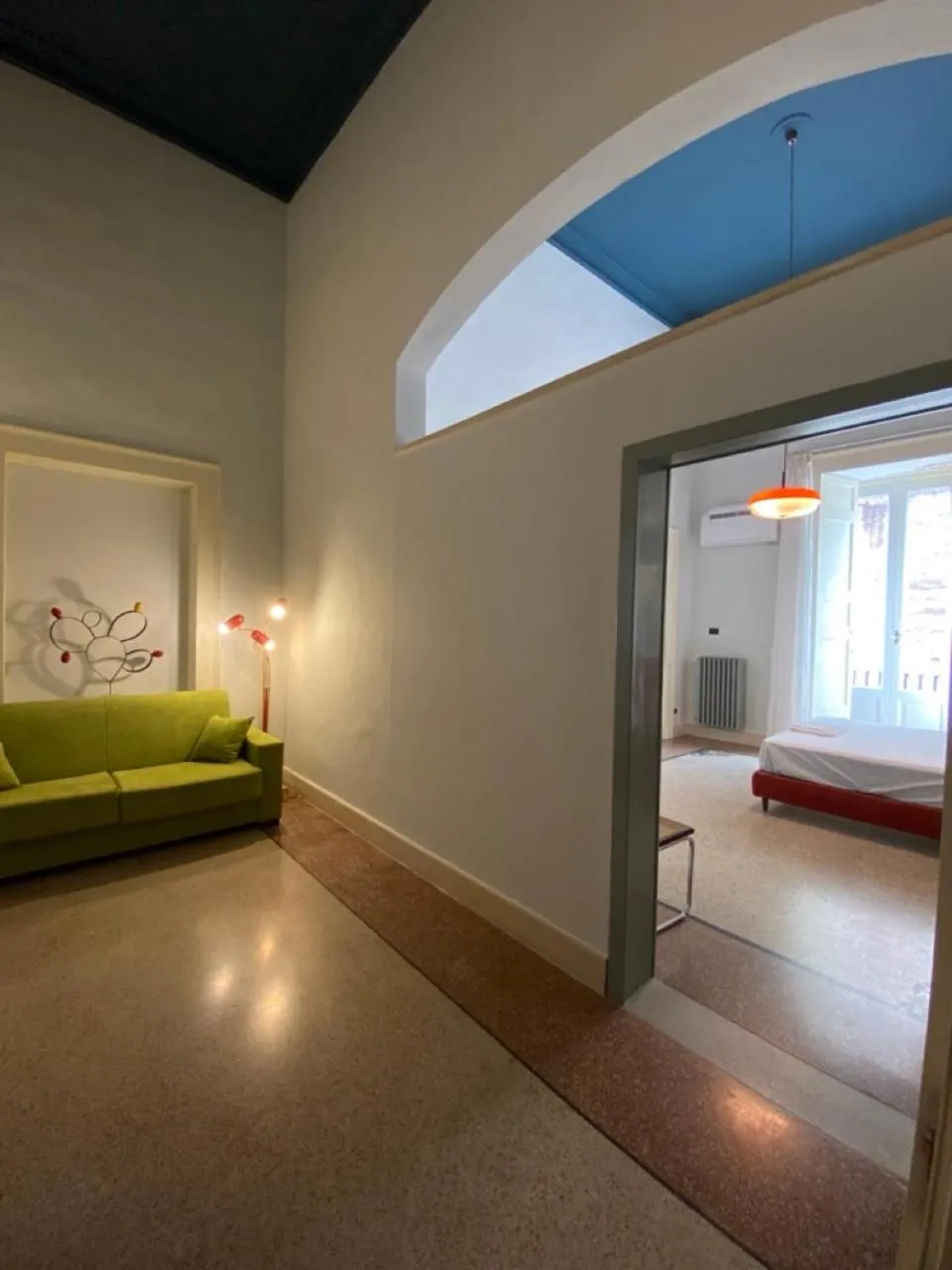 Photo of the whole room, Bed in Roiss Haus Suites