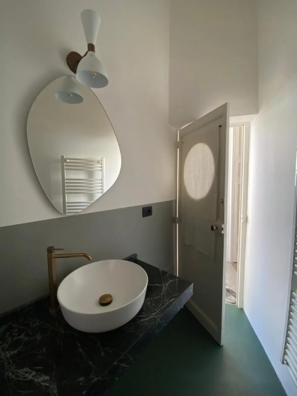 Bathroom in Roiss Haus Suites