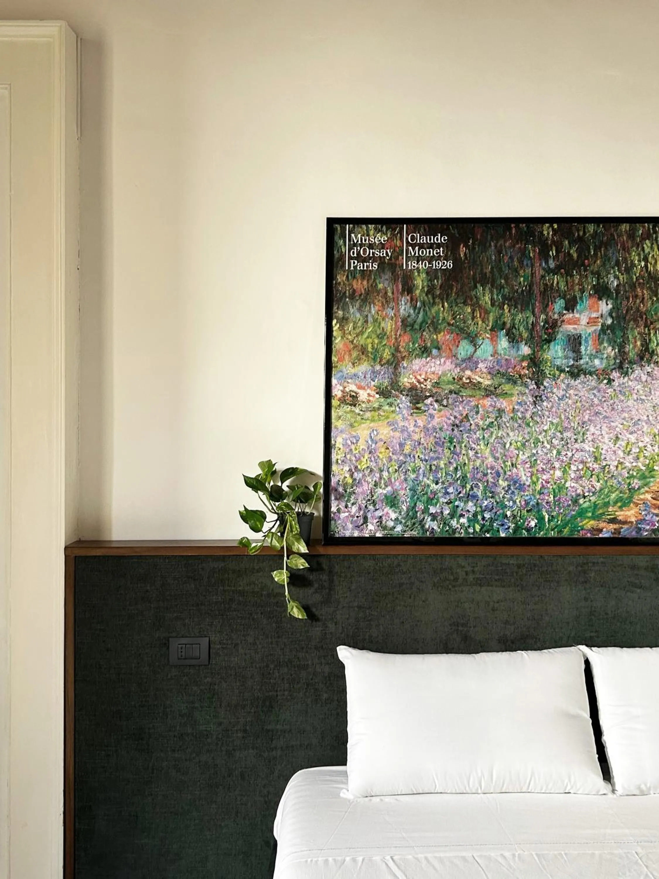 Decorative detail, Bed in Roiss Haus Suites