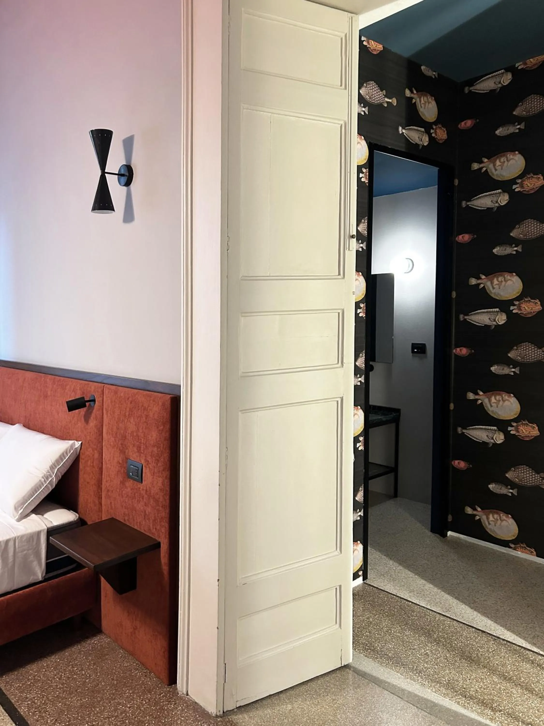 Photo of the whole room, Bed in Roiss Haus Suites