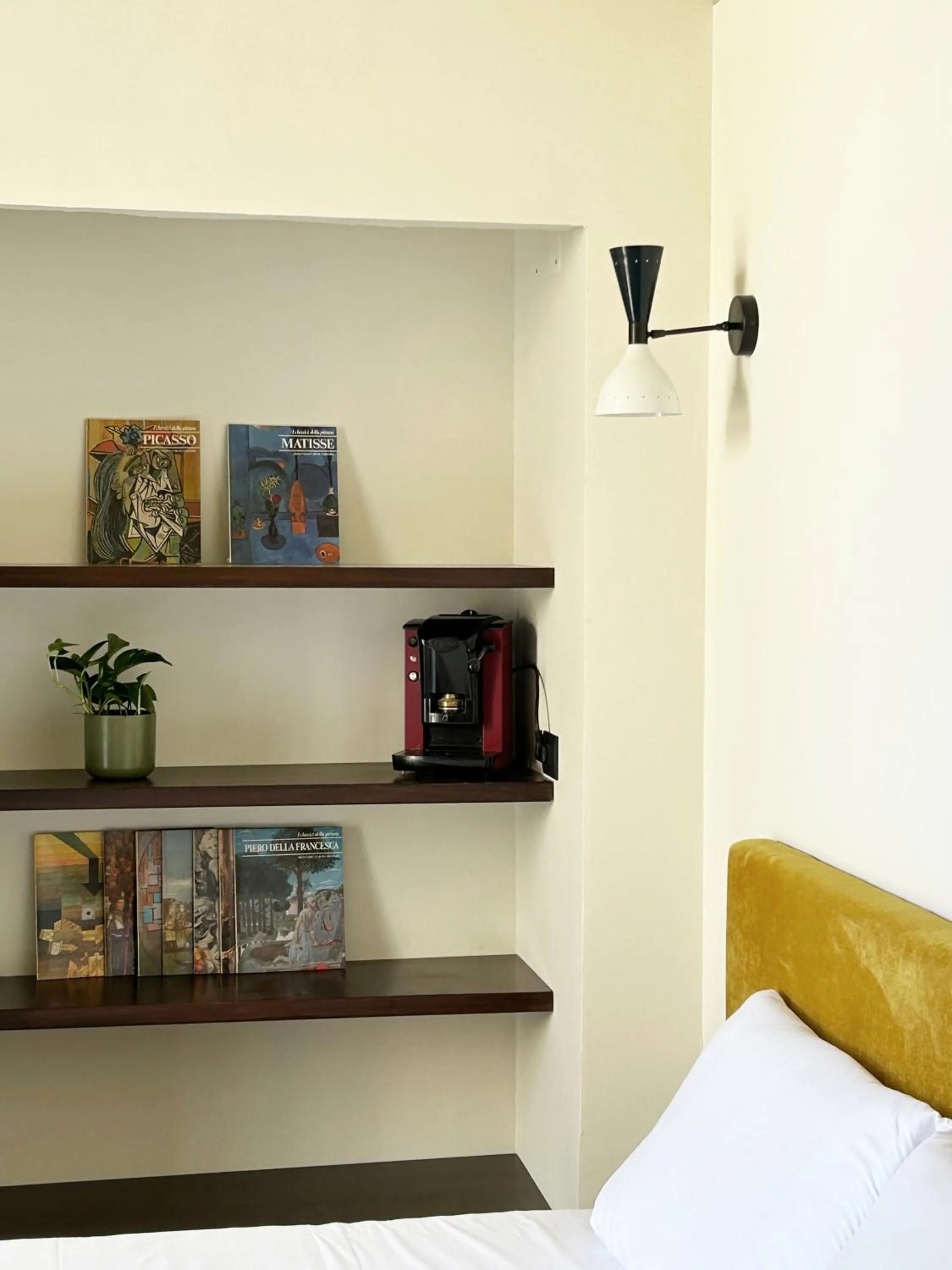 Bed in Roiss Haus Suites