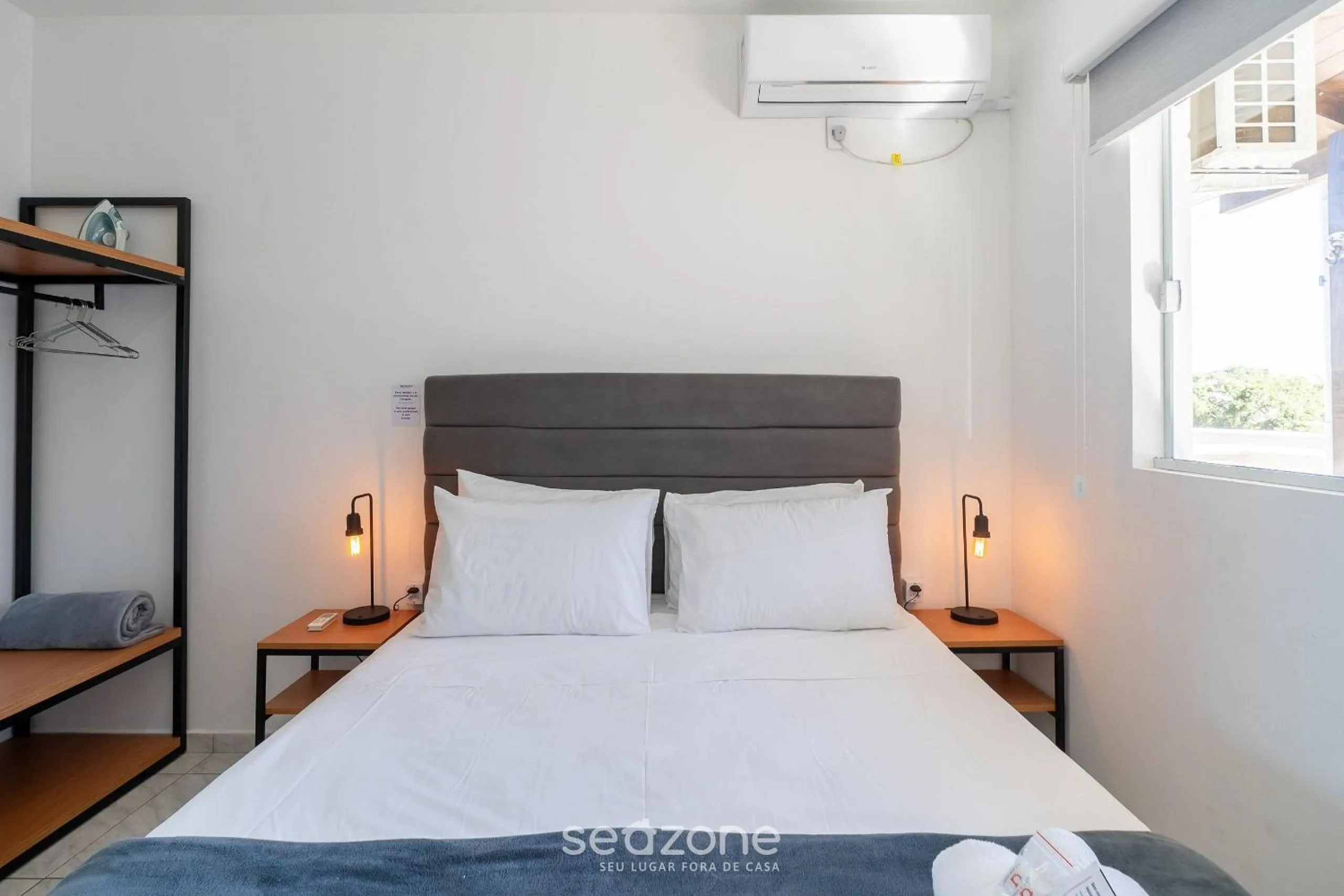 Bedroom, Bed in Apartamentos em Jurerê - JMA