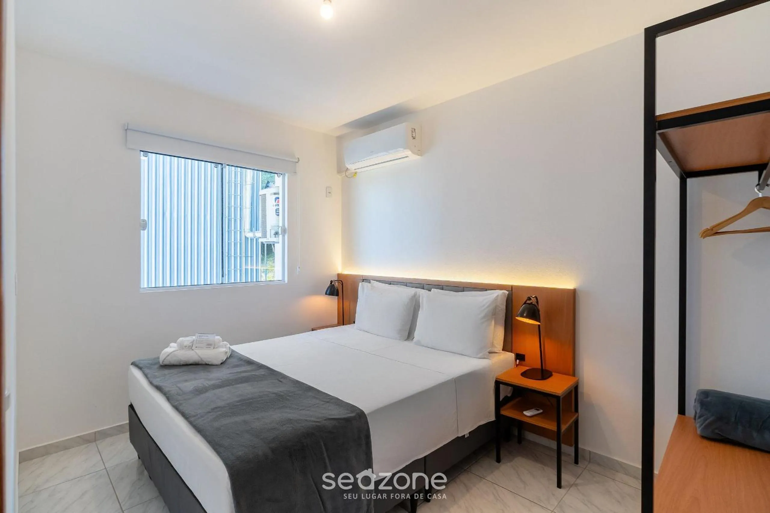 Bedroom, Bed in Apartamentos em Jurerê - JMA