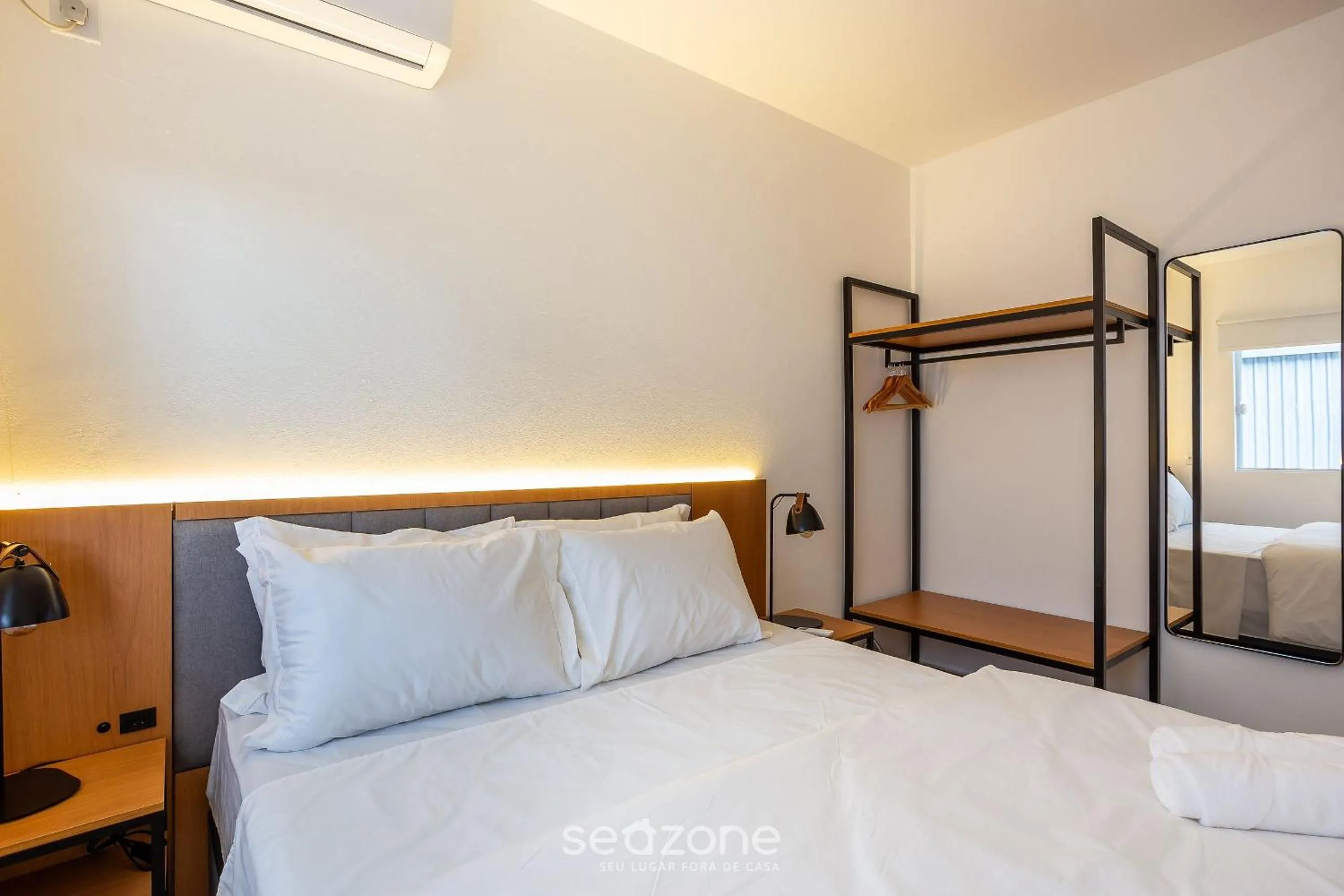 Bedroom, Bed in Apartamentos em Jurerê - JMA