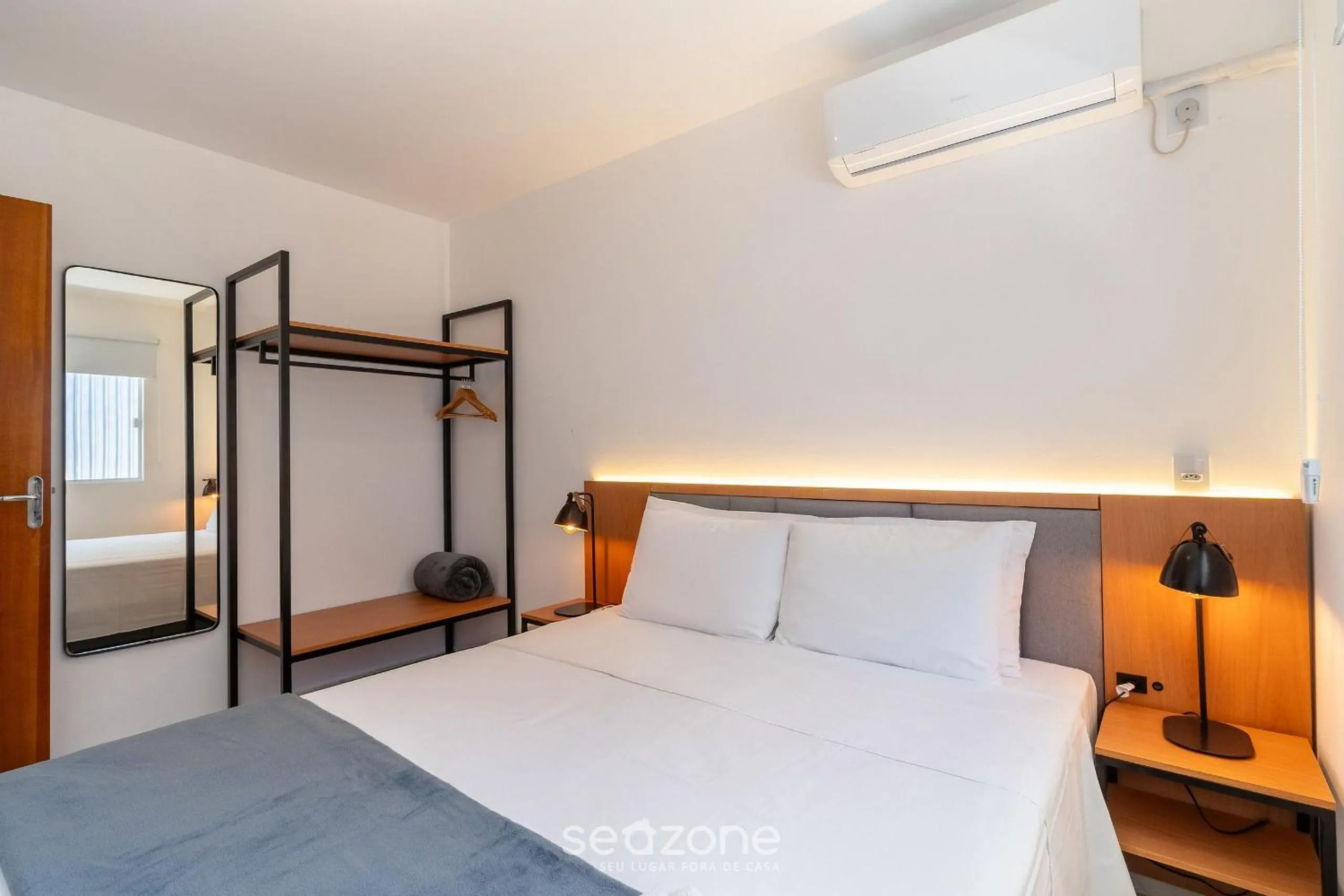 Bedroom, Bed in Apartamentos em Jurerê - JMA