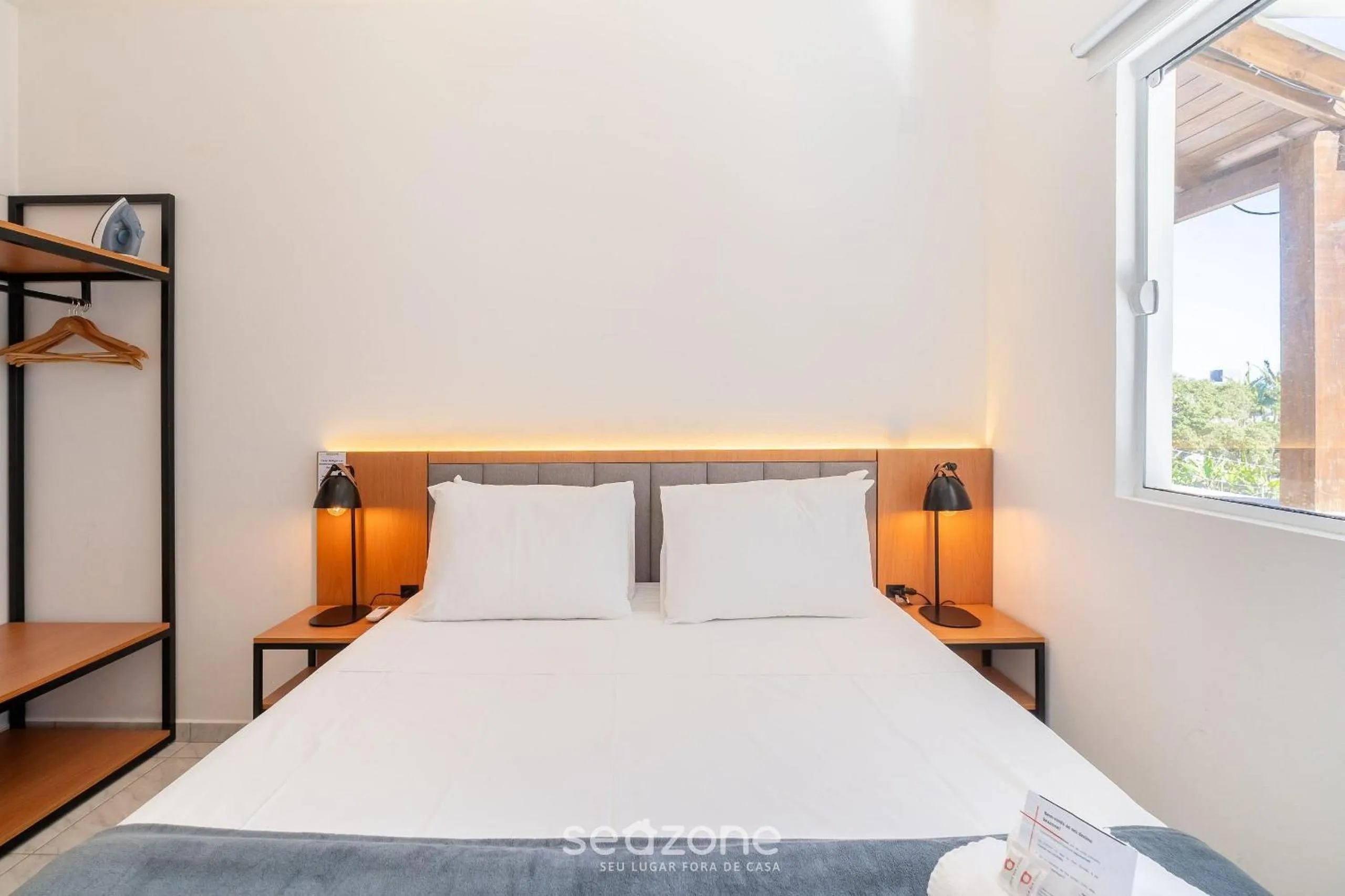 Bedroom, Bed in Apartamentos em Jurerê - JMA