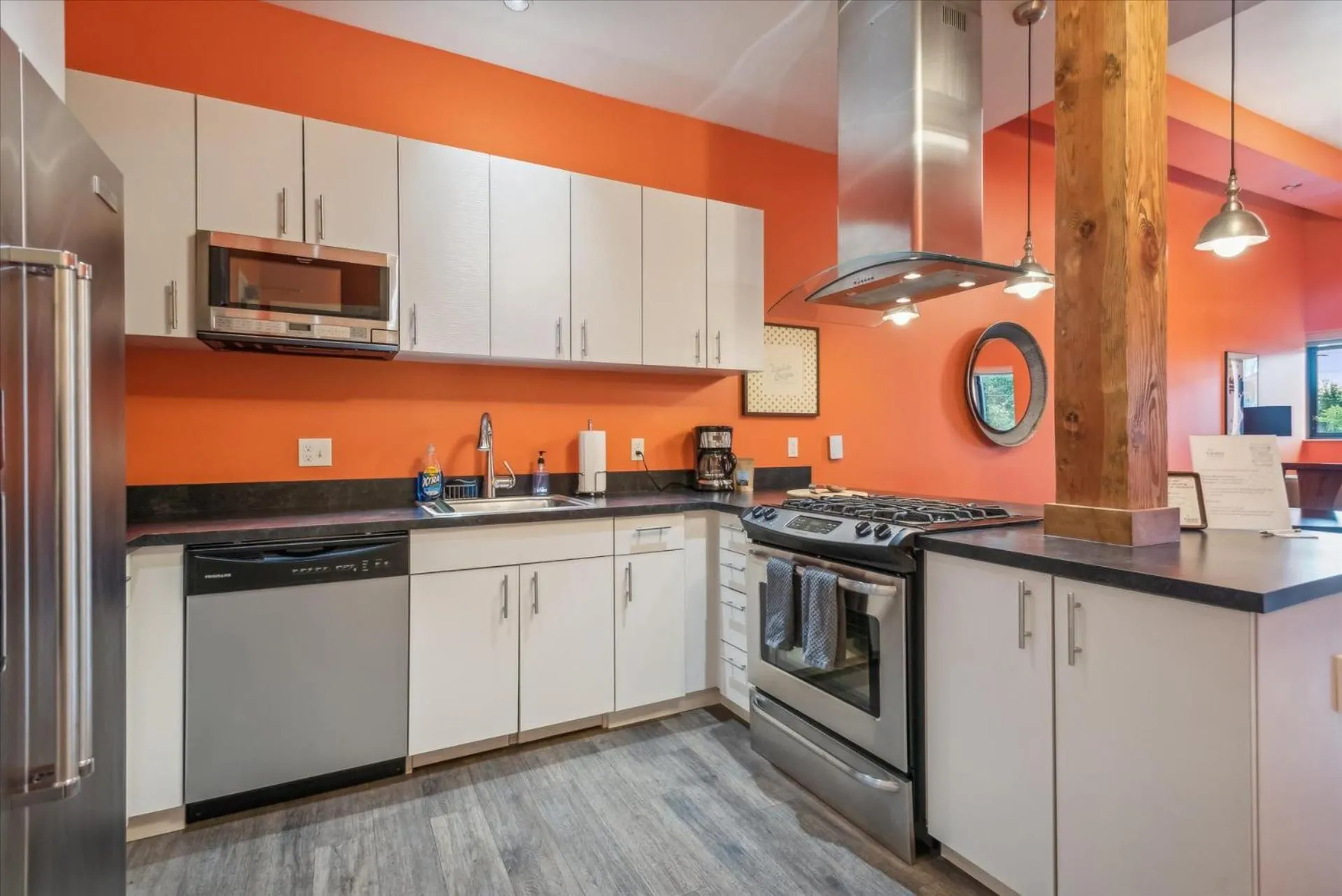 VioletSuitesPDX Boutique Hotel