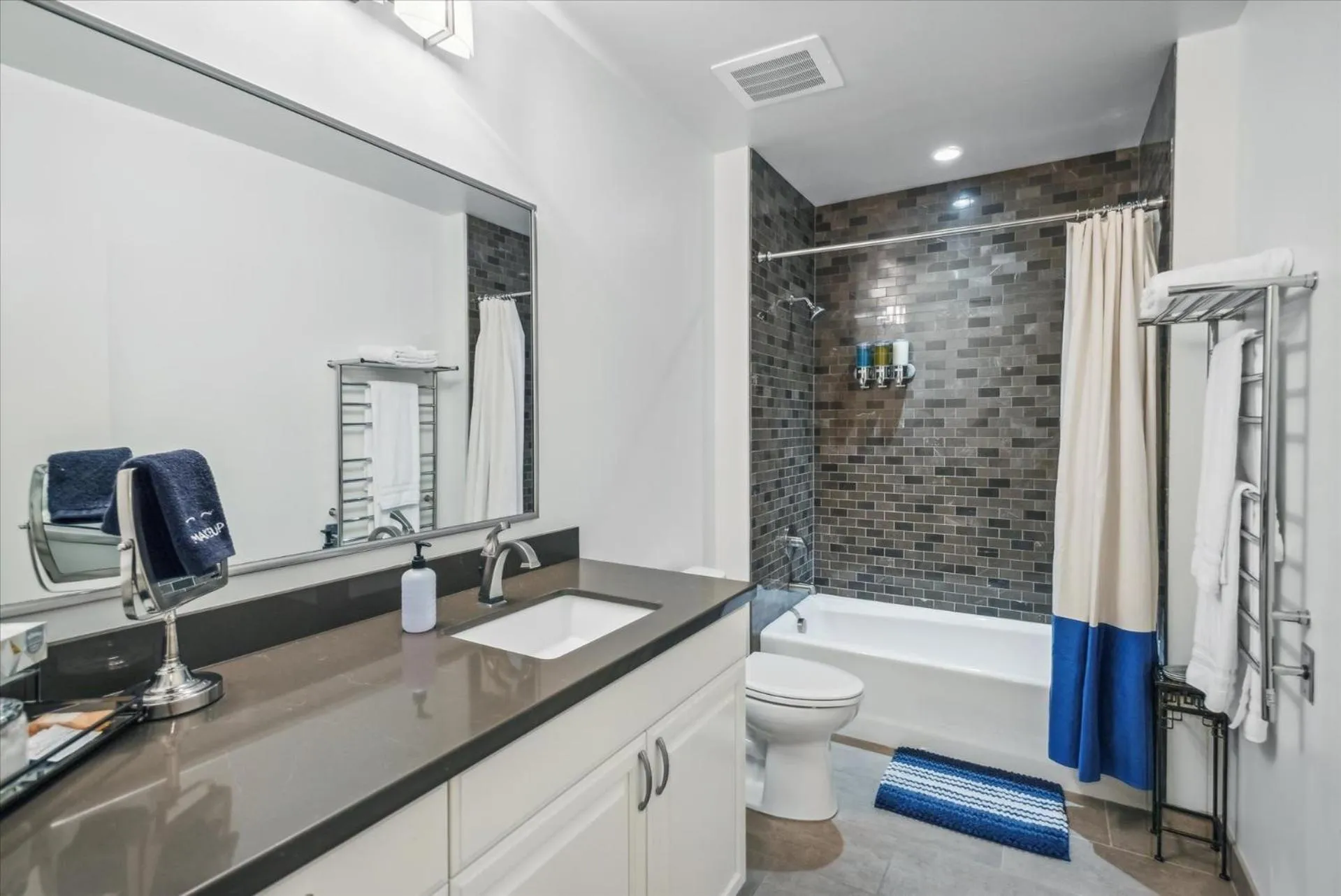 VioletSuitesPDX Boutique Hotel