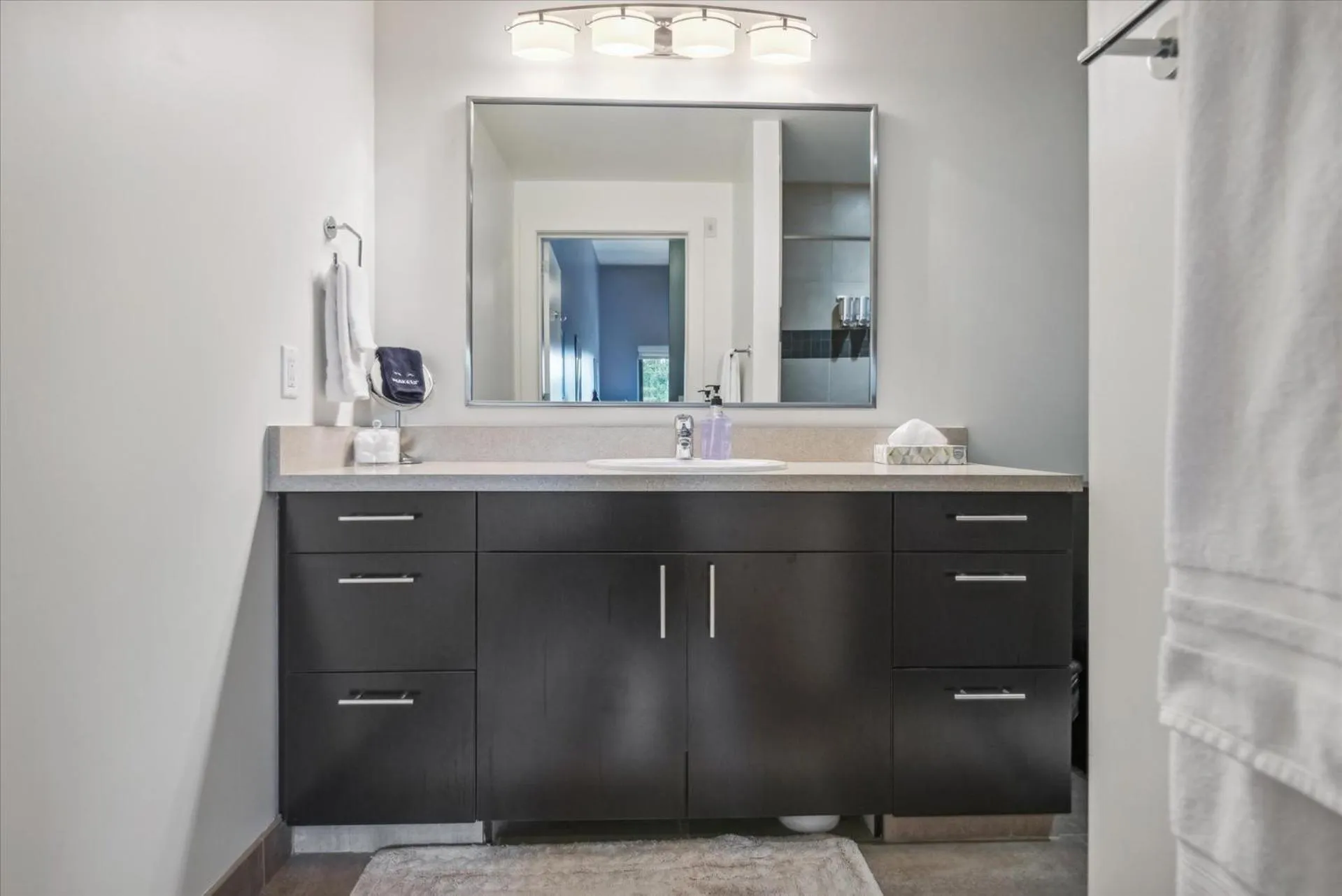 VioletSuitesPDX Boutique Hotel