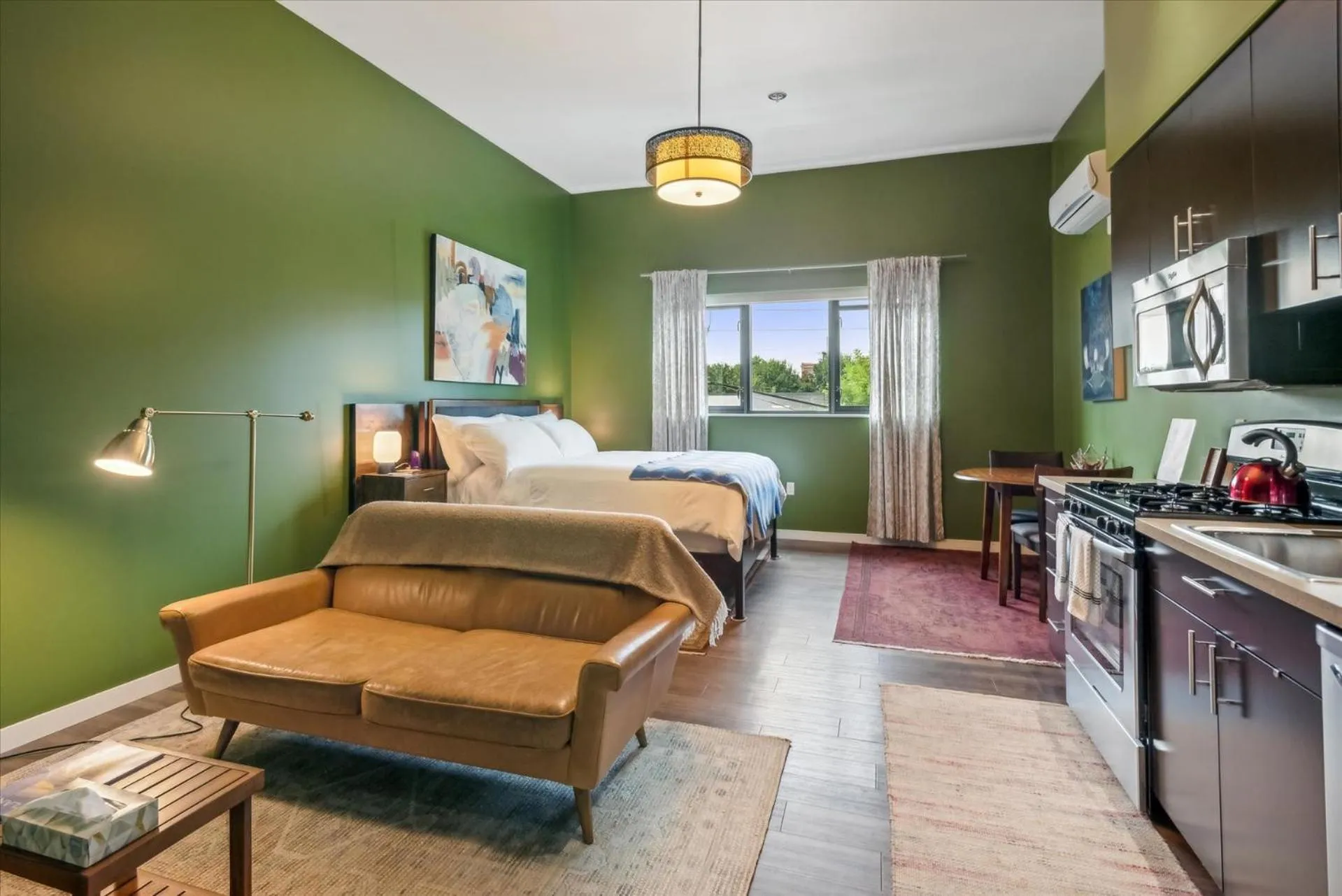 Bed in VioletSuitesPDX Boutique Hotel