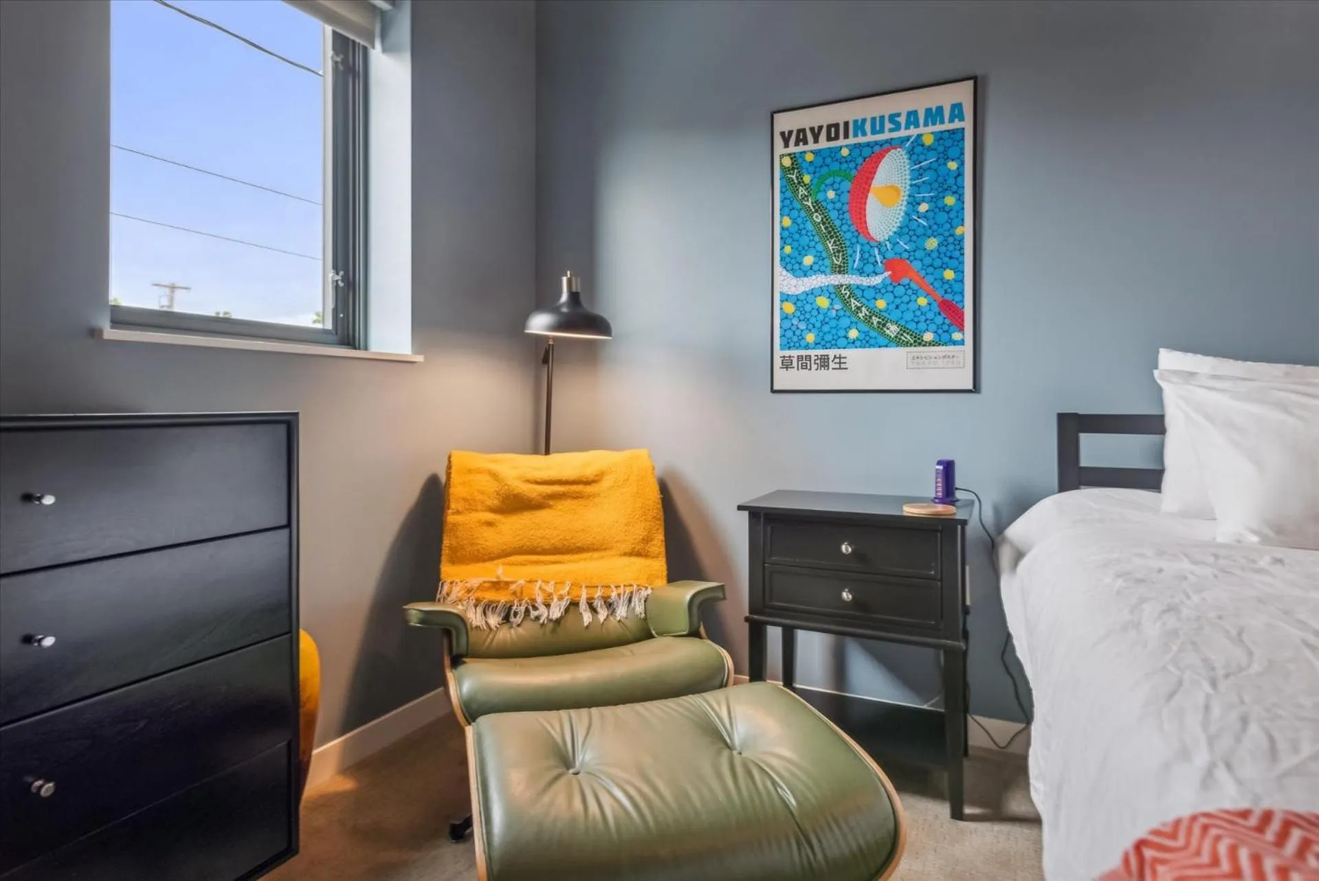 Bed in VioletSuitesPDX Boutique Hotel