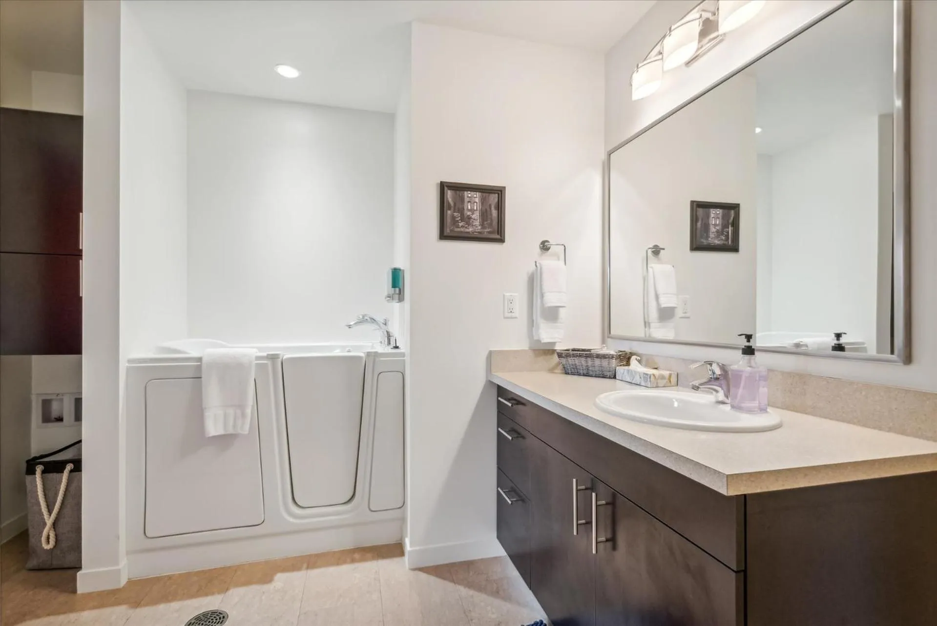 VioletSuitesPDX Boutique Hotel