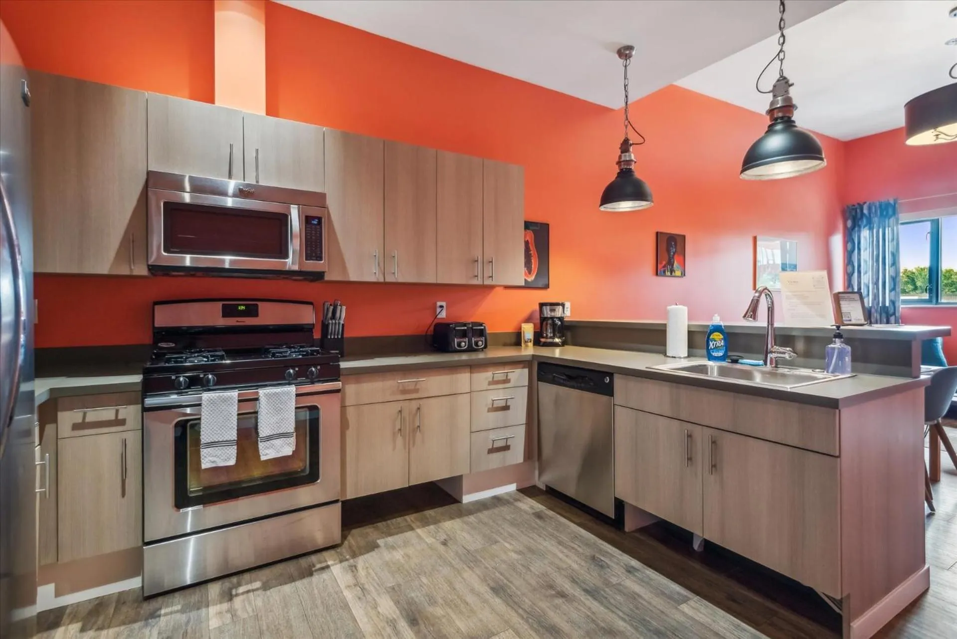 VioletSuitesPDX Boutique Hotel