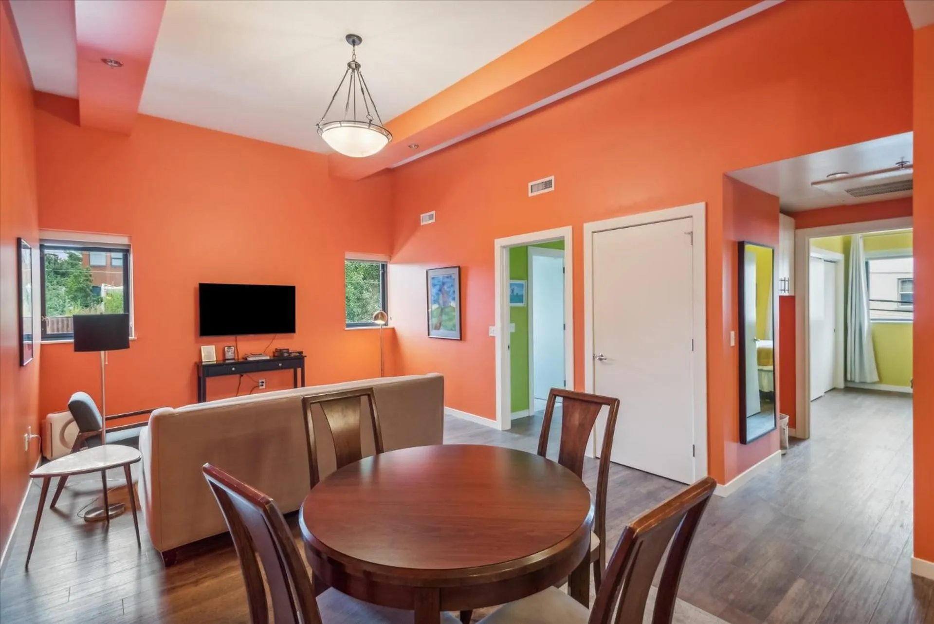 VioletSuitesPDX Boutique Hotel