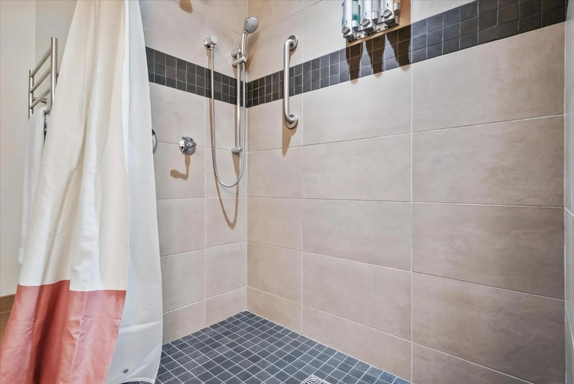 VioletSuitesPDX Boutique Hotel