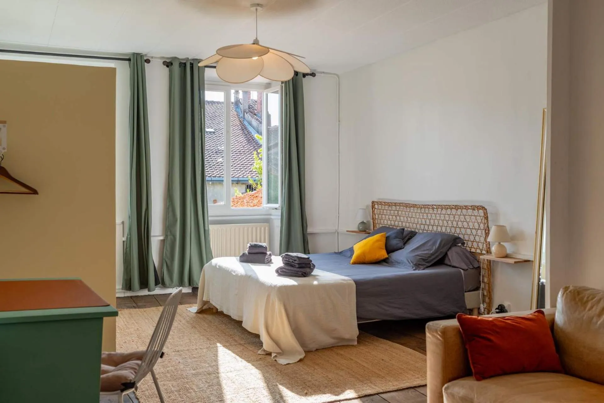 Bedroom, Bed in Les Suites de Bellac