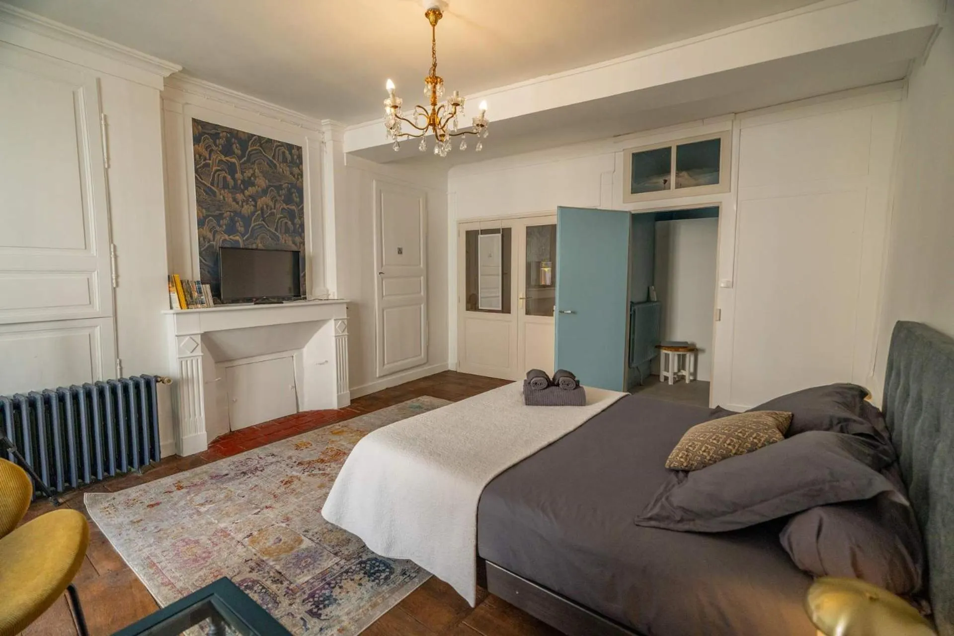 Photo of the whole room, Bed in Les Suites de Bellac