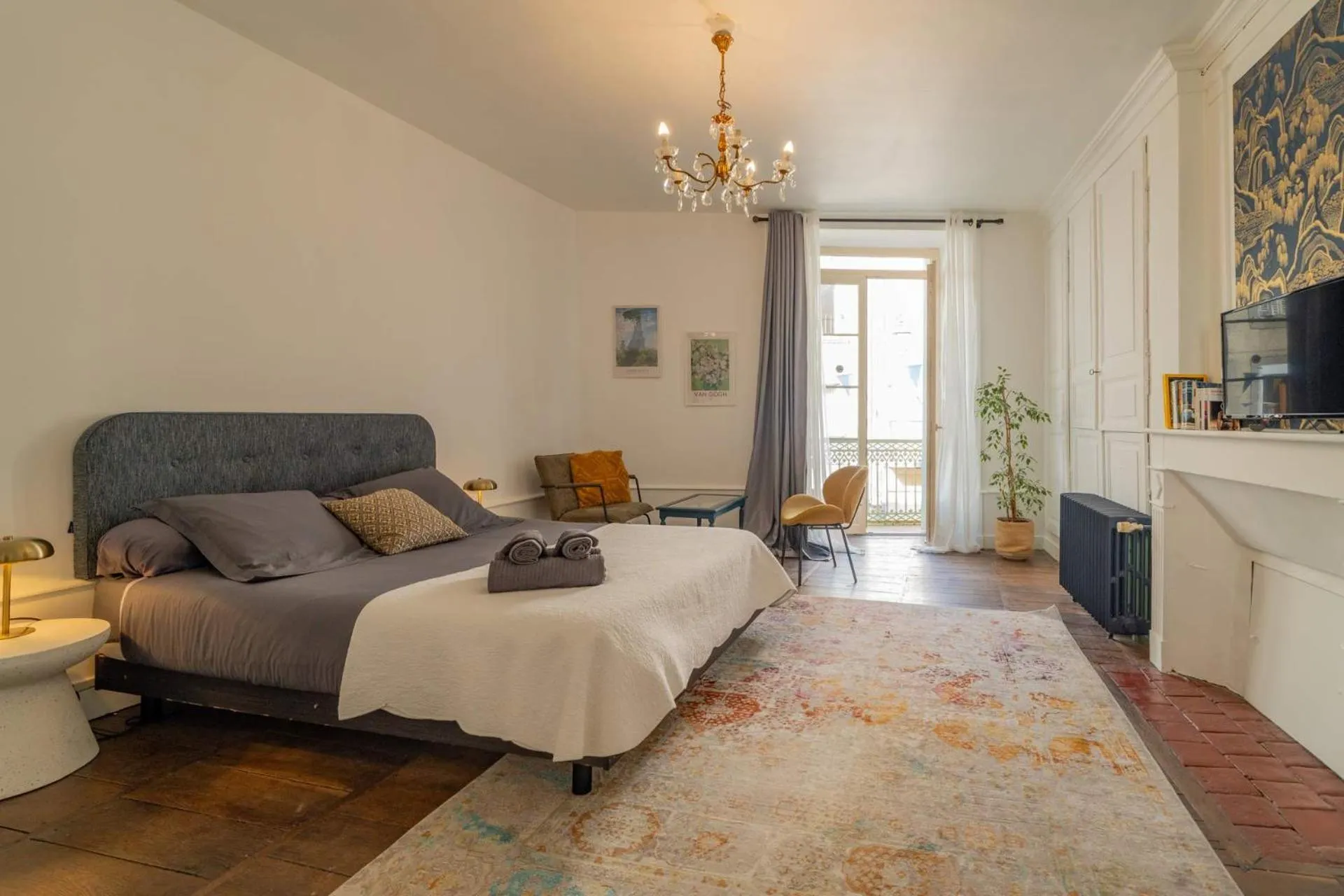 Photo of the whole room, Bed in Les Suites de Bellac