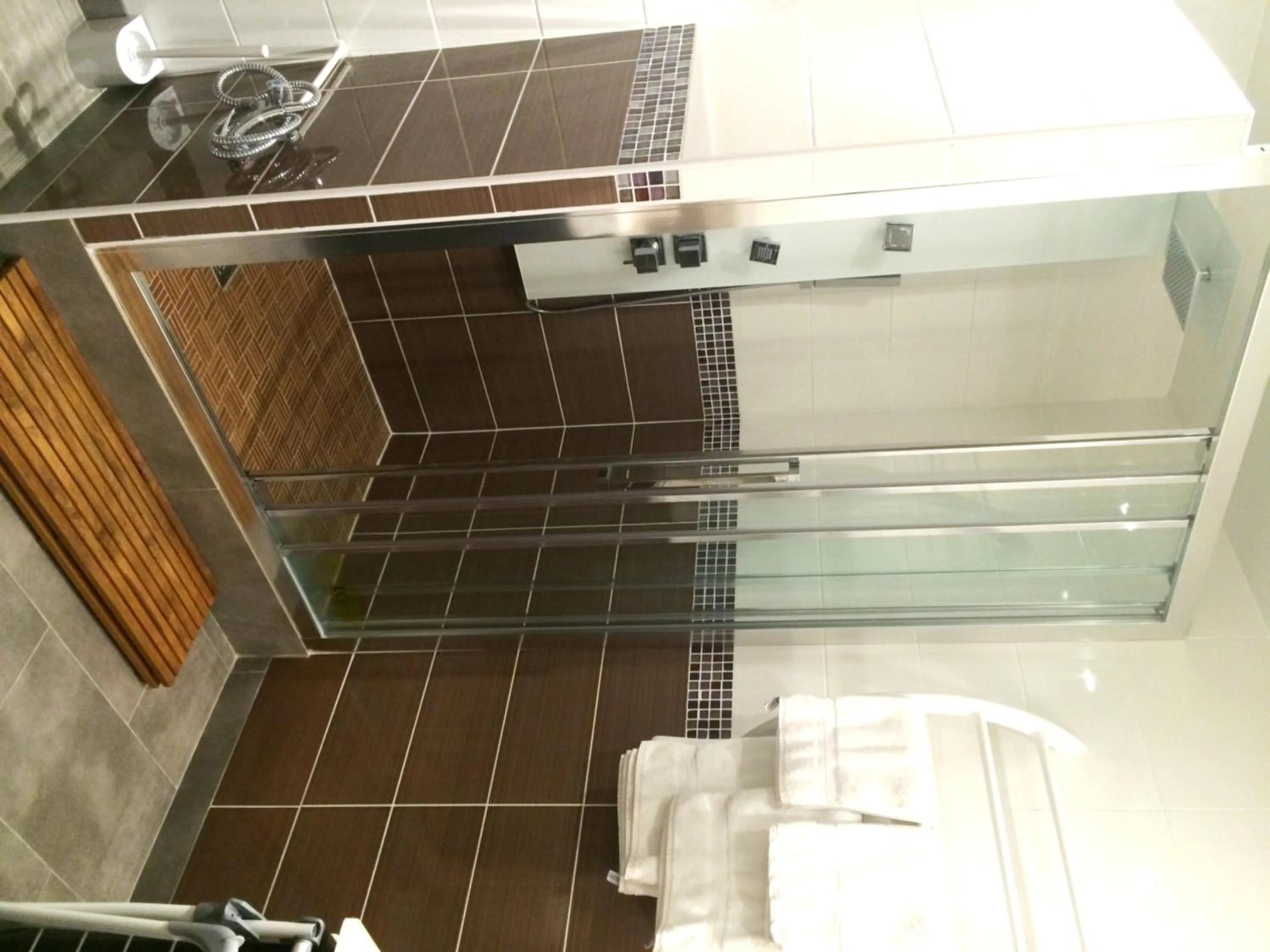 Bathroom in Hôtel Paris Gambetta