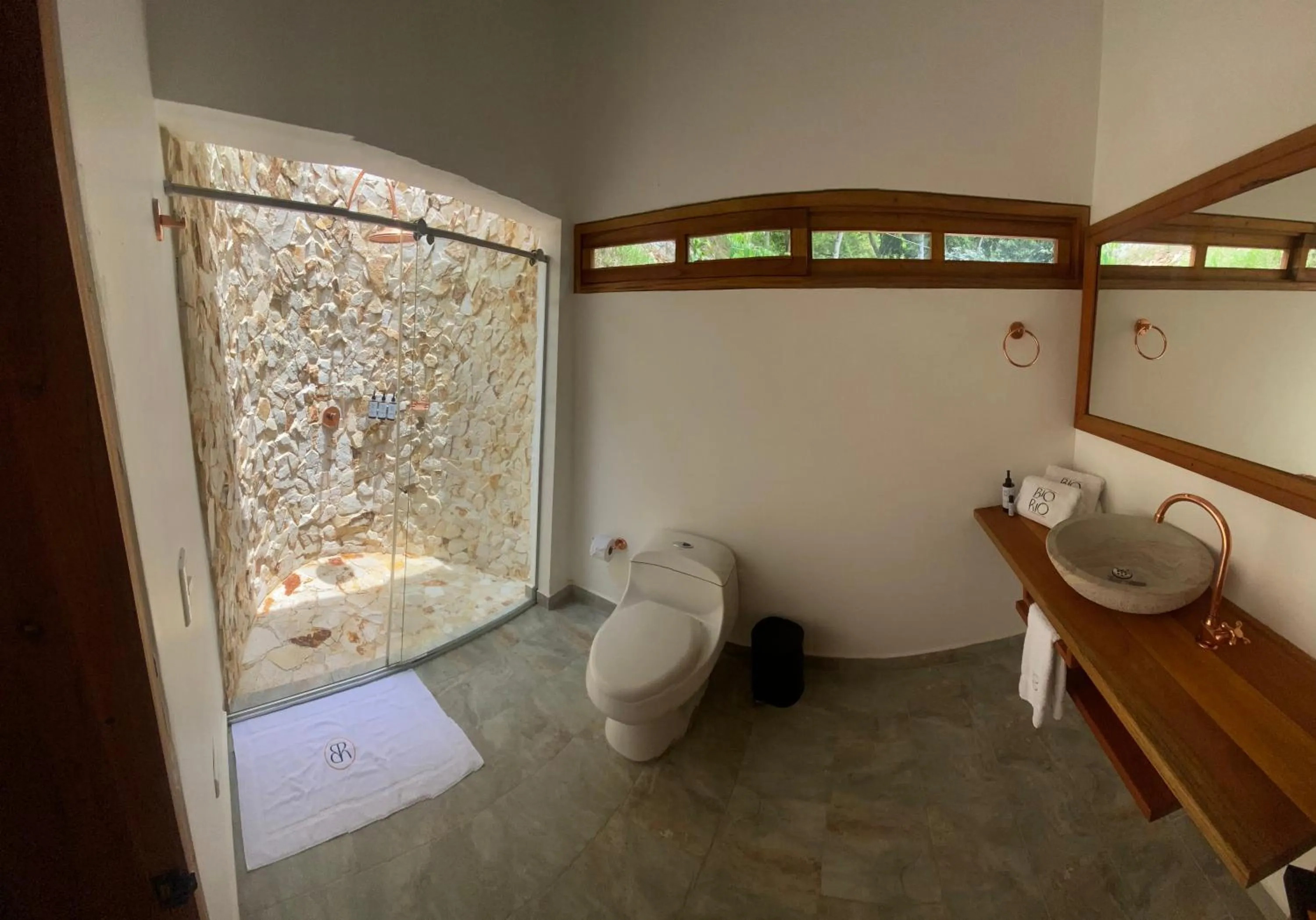 Toilet in Bio Rio Hotel