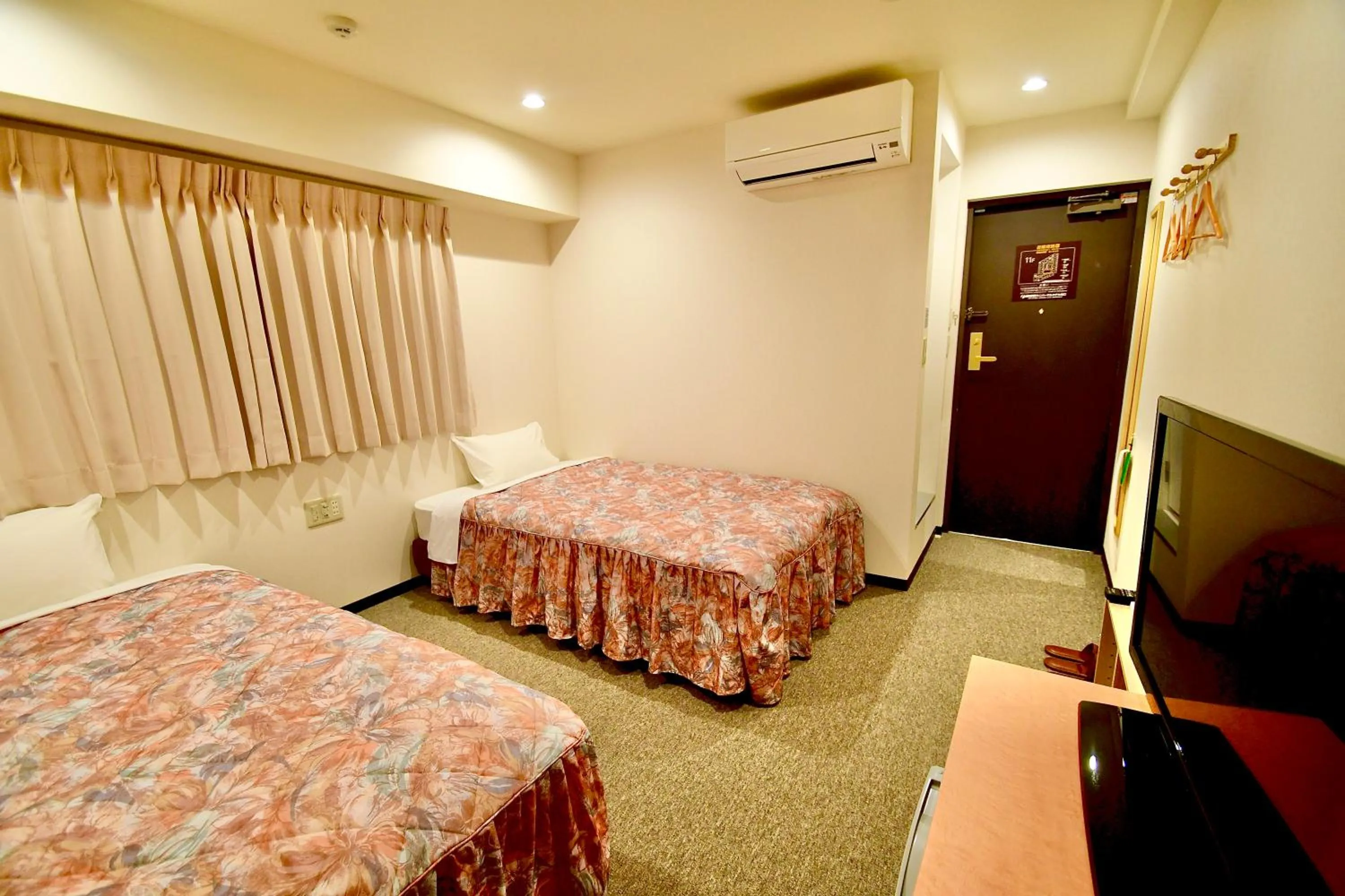 Photo of the whole room, Bed in Himeji Ekimae Universal Hotel Minamiguchi