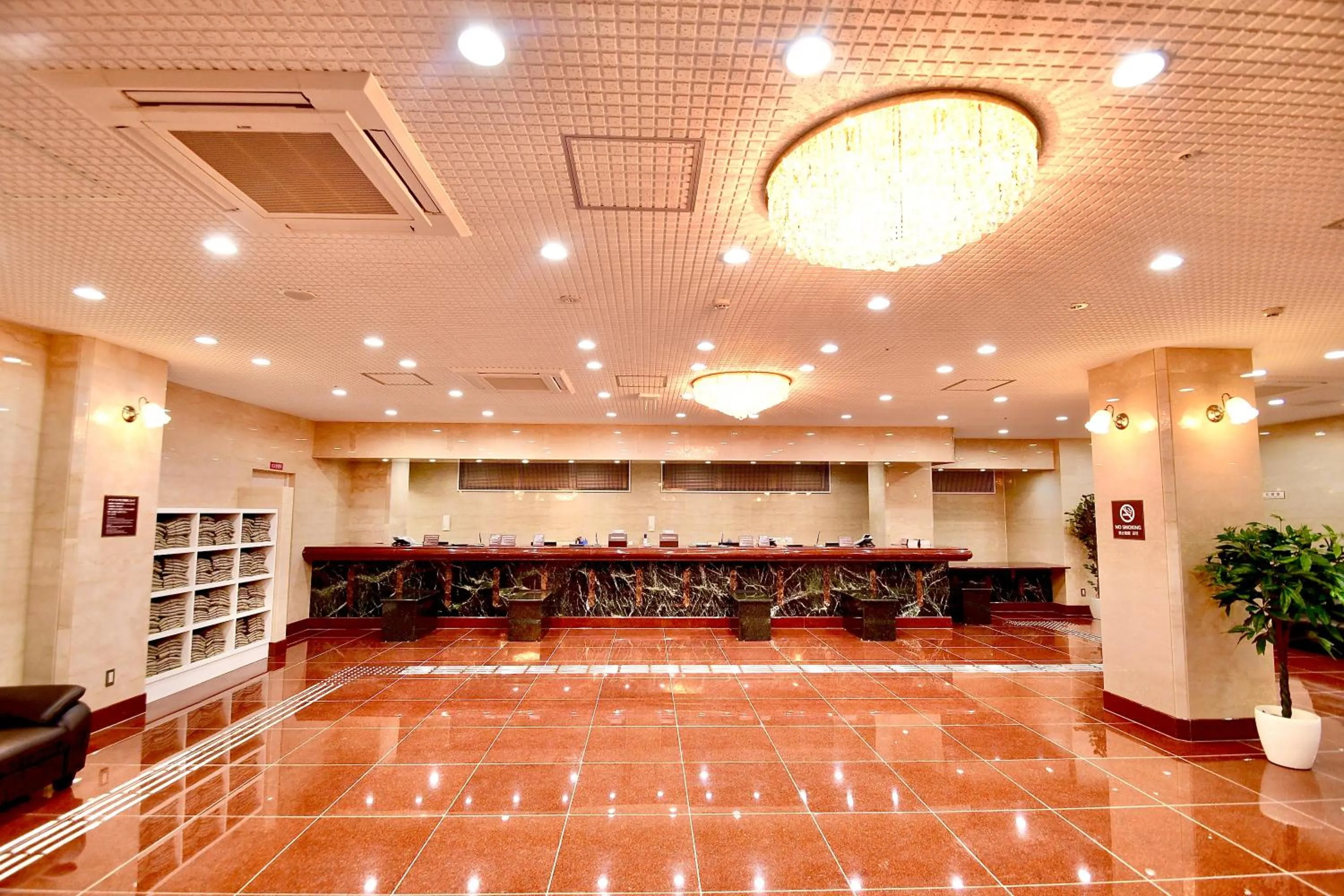 Lobby or reception in Himeji Ekimae Universal Hotel Minamiguchi