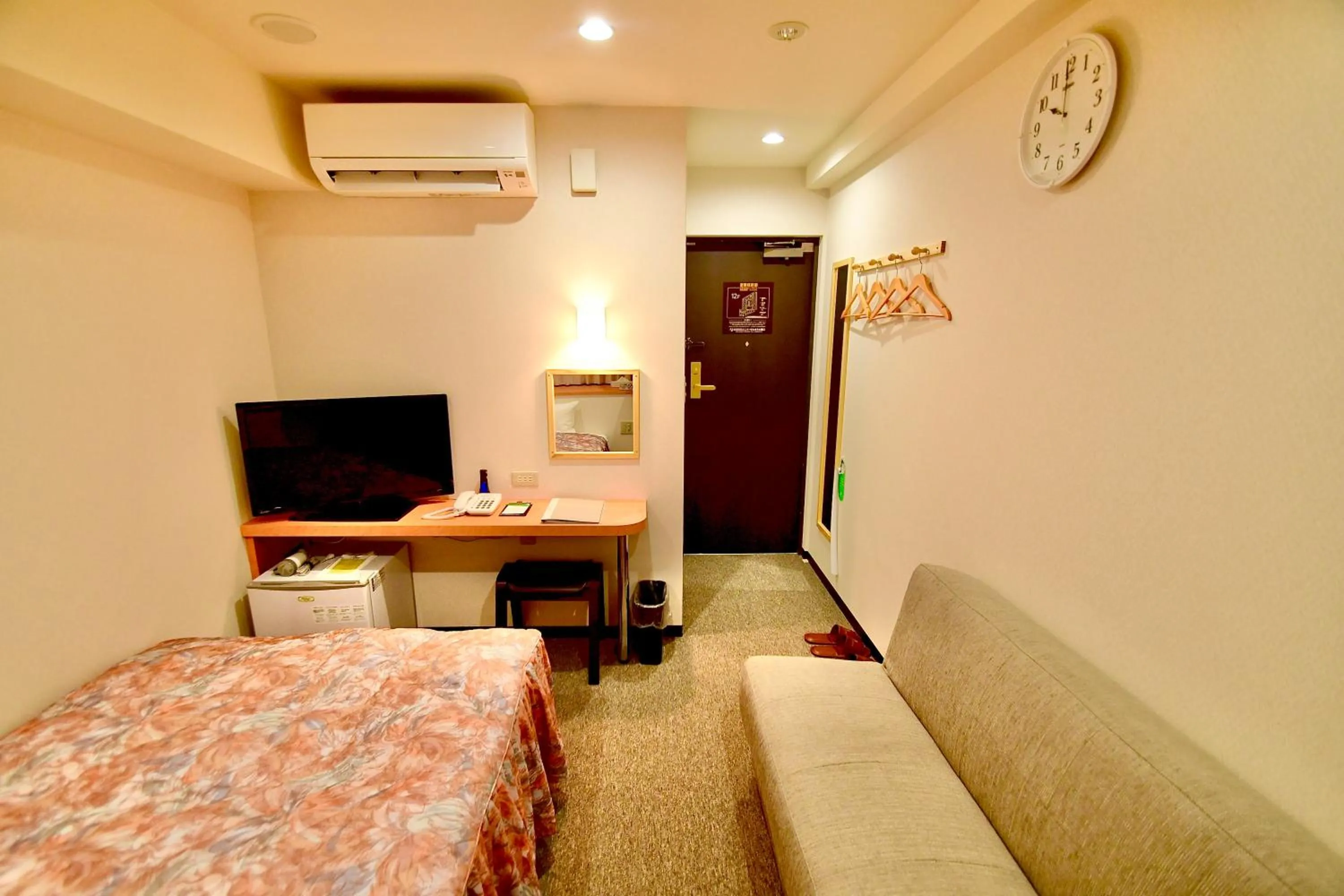 Photo of the whole room, Bed in Himeji Ekimae Universal Hotel Minamiguchi