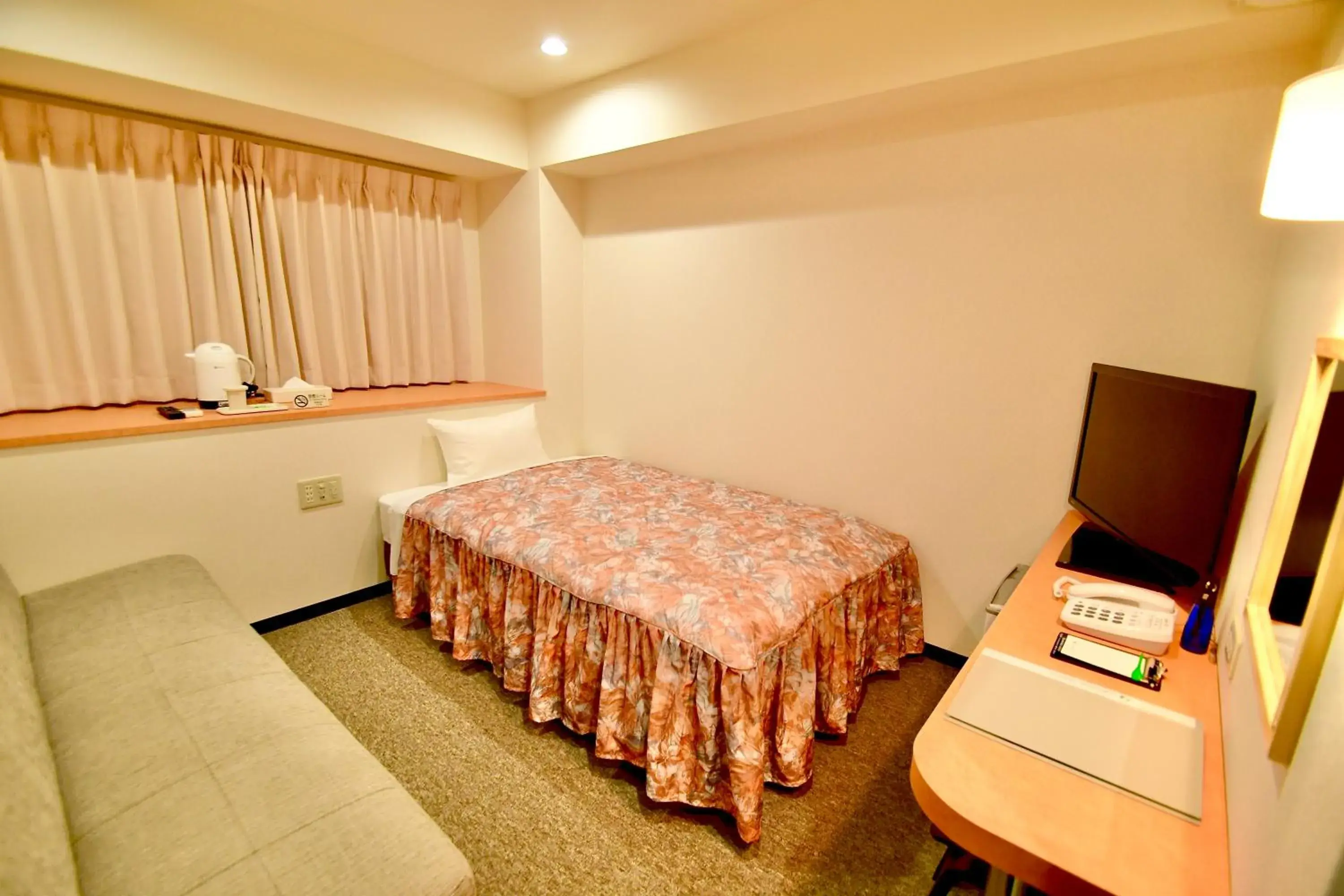 Single Room with Sofa 1 - Non-Smoking in Himeji Ekimae Universal Hotel Minamiguchi Single Room with Sofa 1 - Non-Smoking in Himeji Ekimae Universal Hotel Minamiguchi
