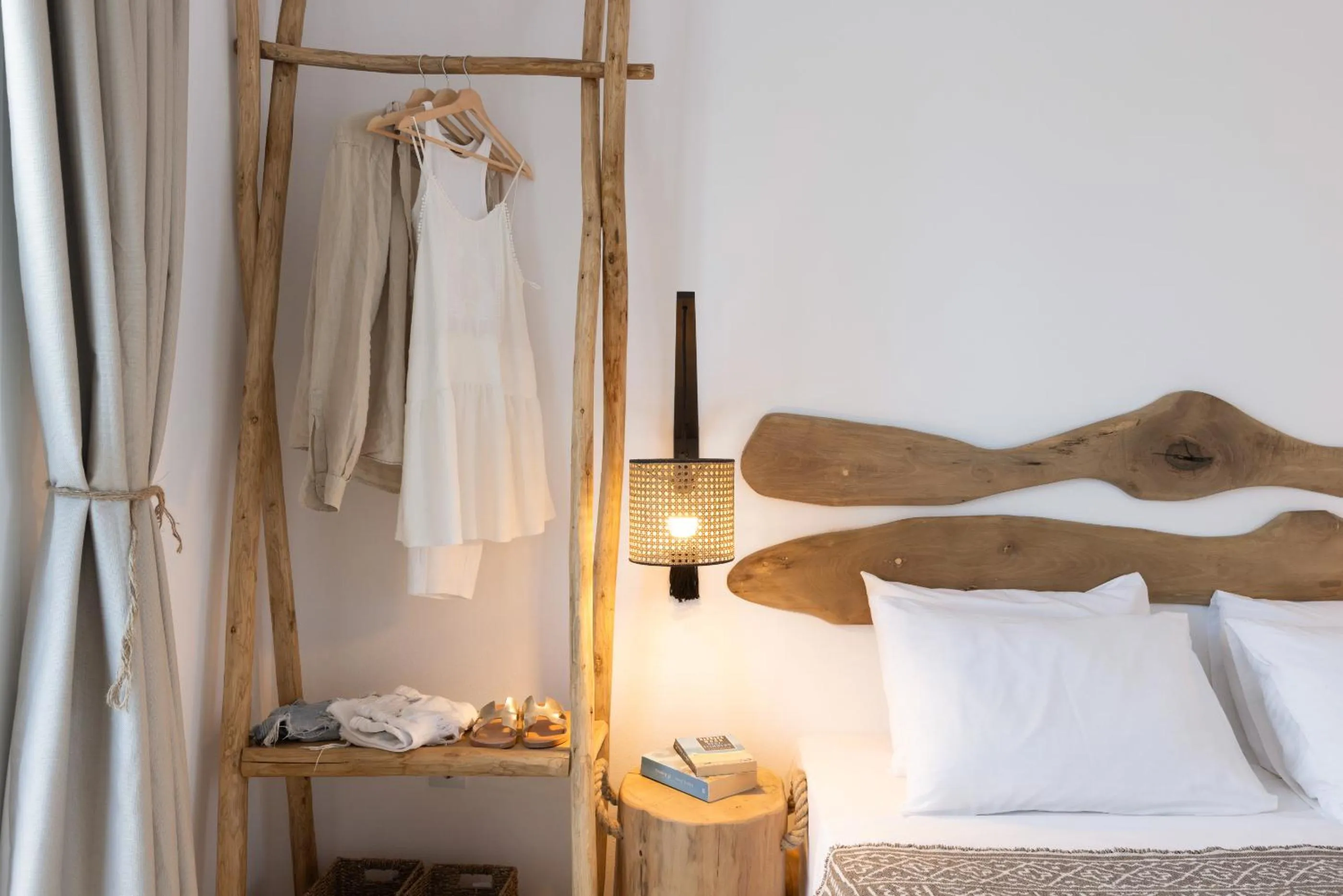 Decorative detail, Bed in Acoya Residences