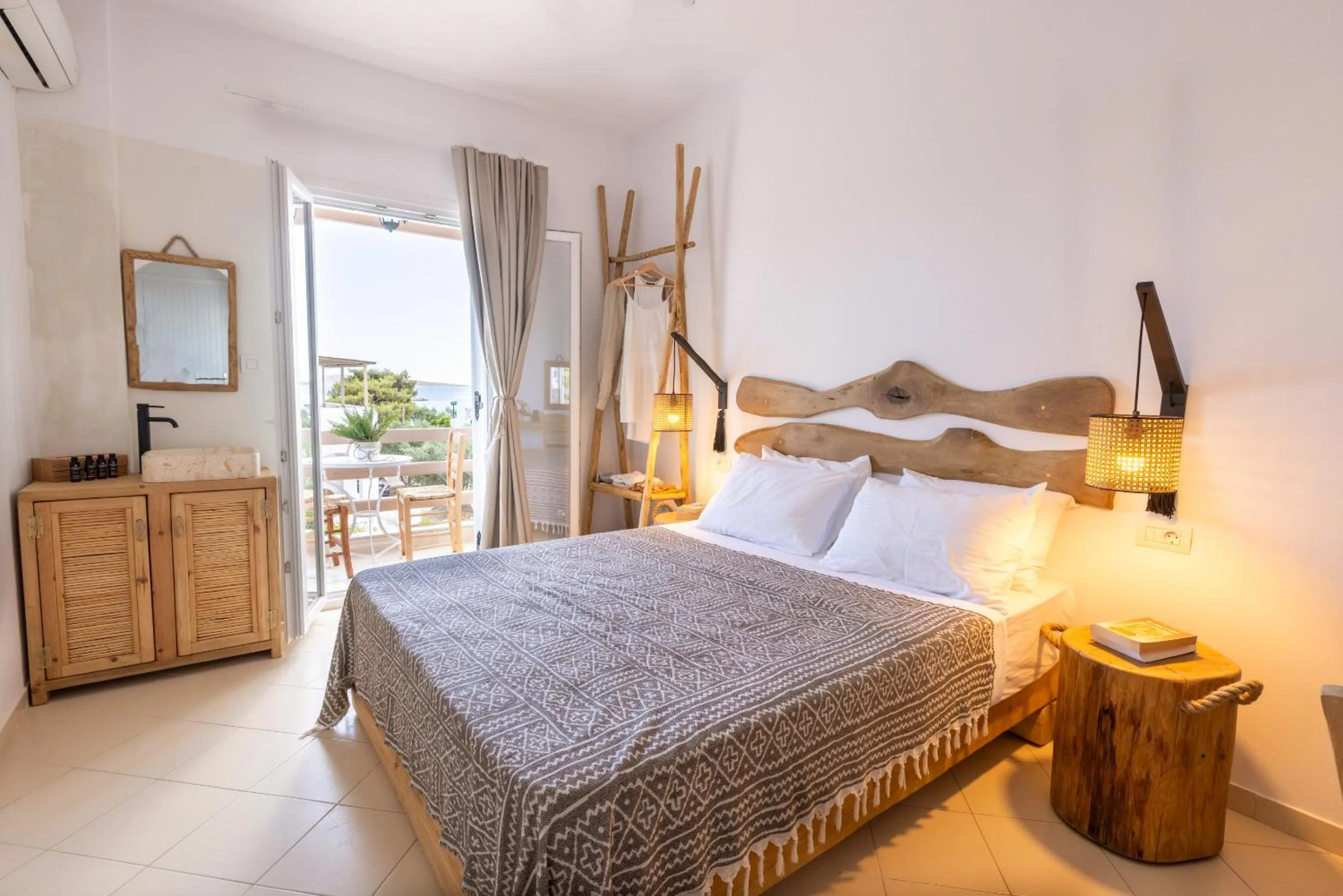 Bedroom, Bed in Acoya Residences