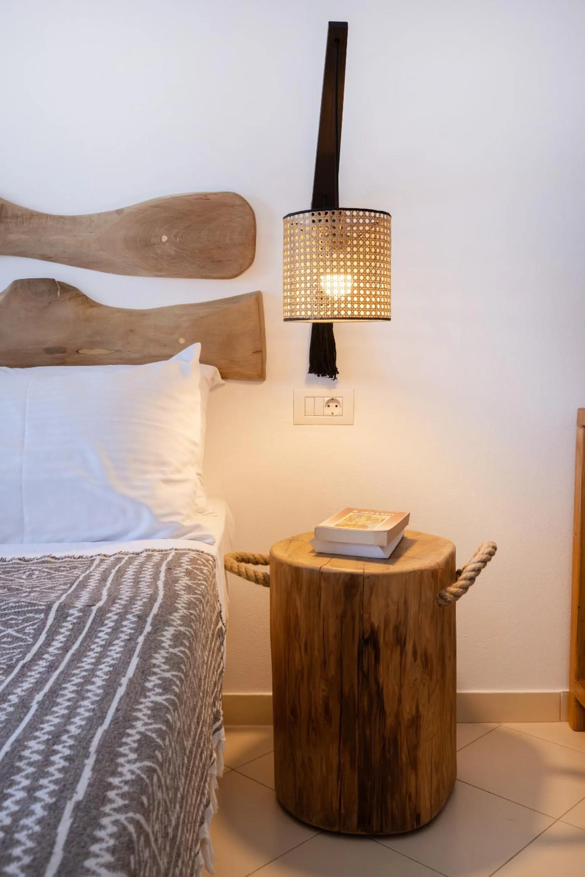 Decorative detail, Bed in Acoya Residences