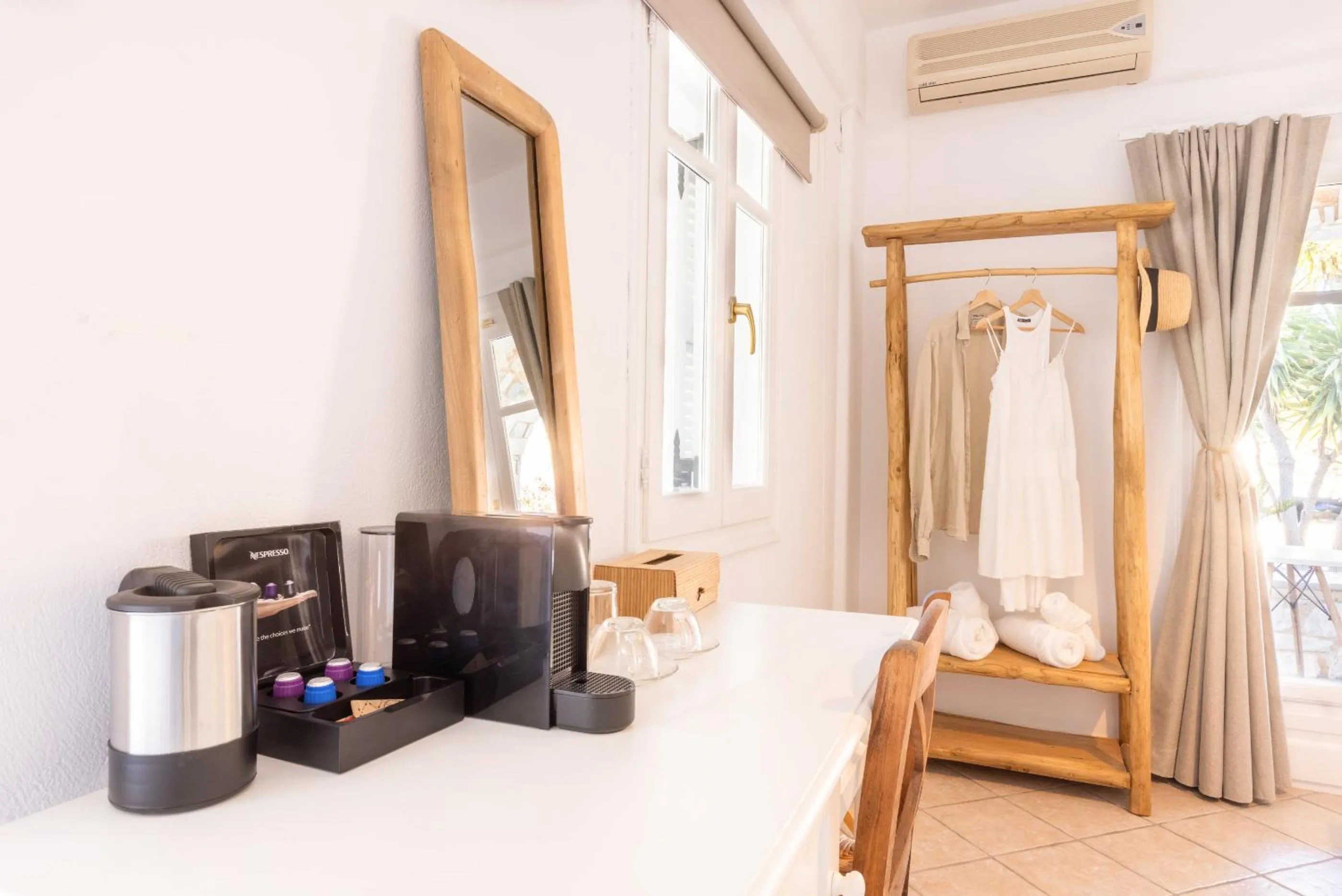 Coffee/tea facilities, Bed in Acoya Residences