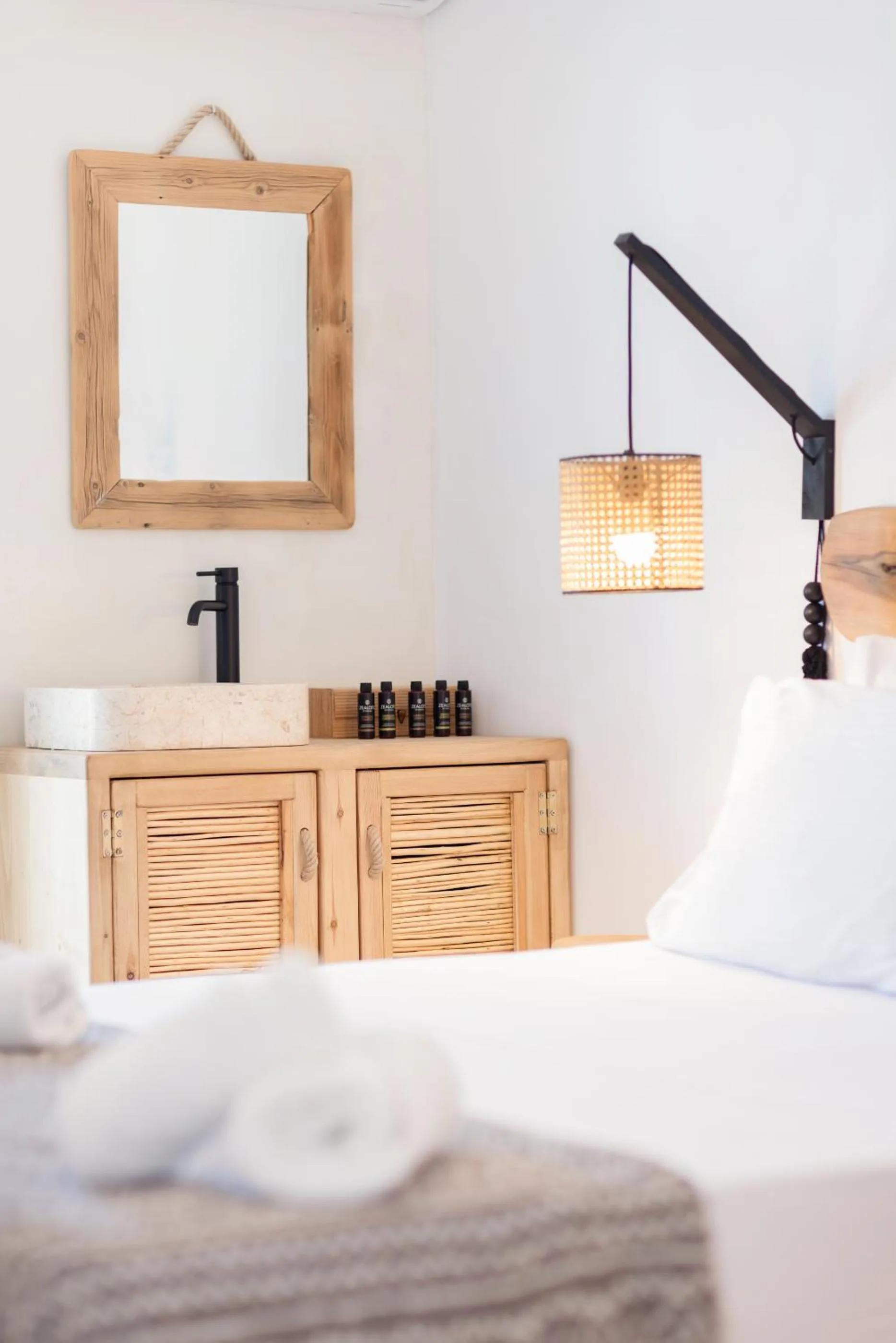 Decorative detail, Bed in Acoya Residences